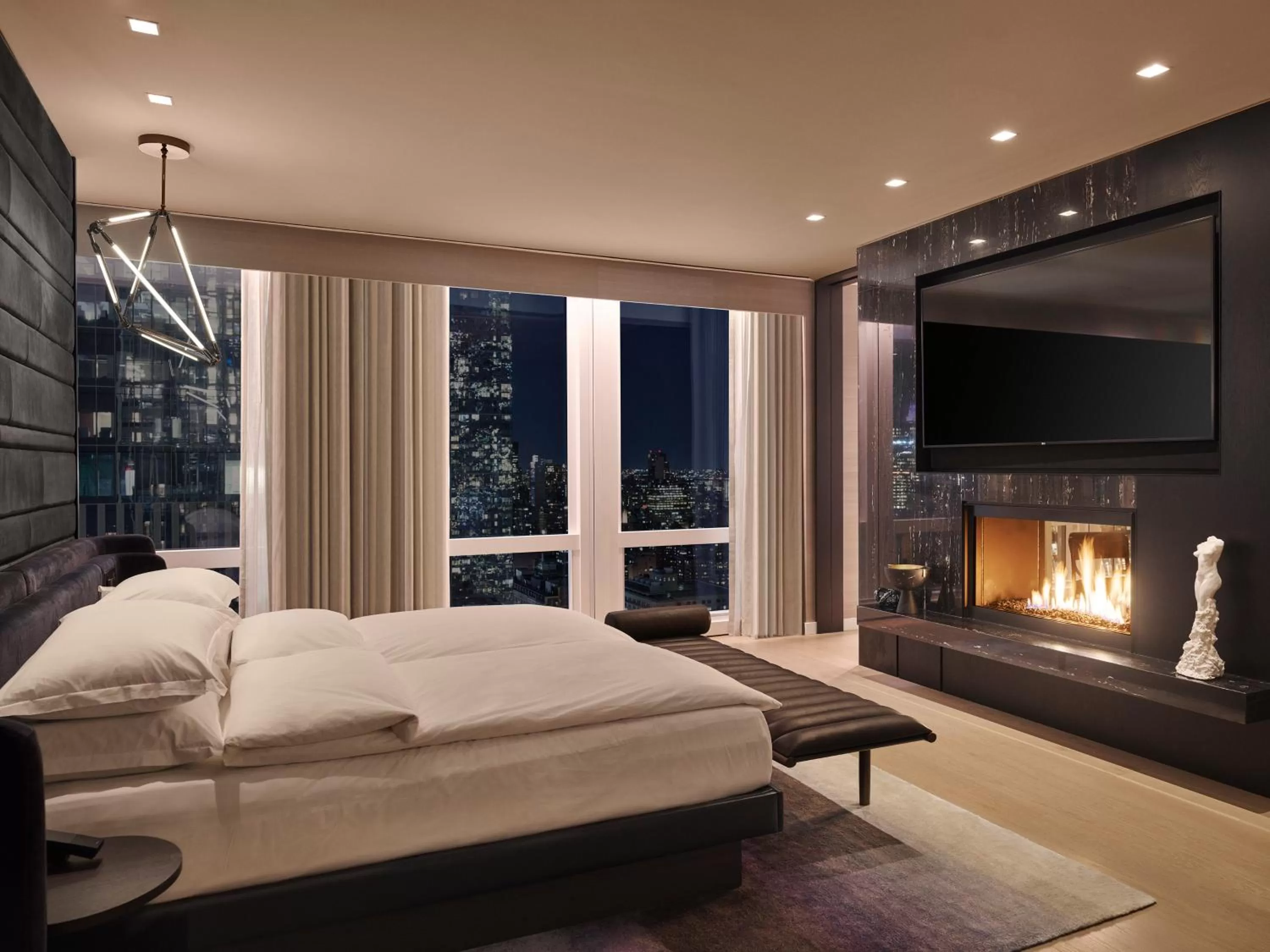 Photo of the whole room, Bed in Equinox Hotel New York