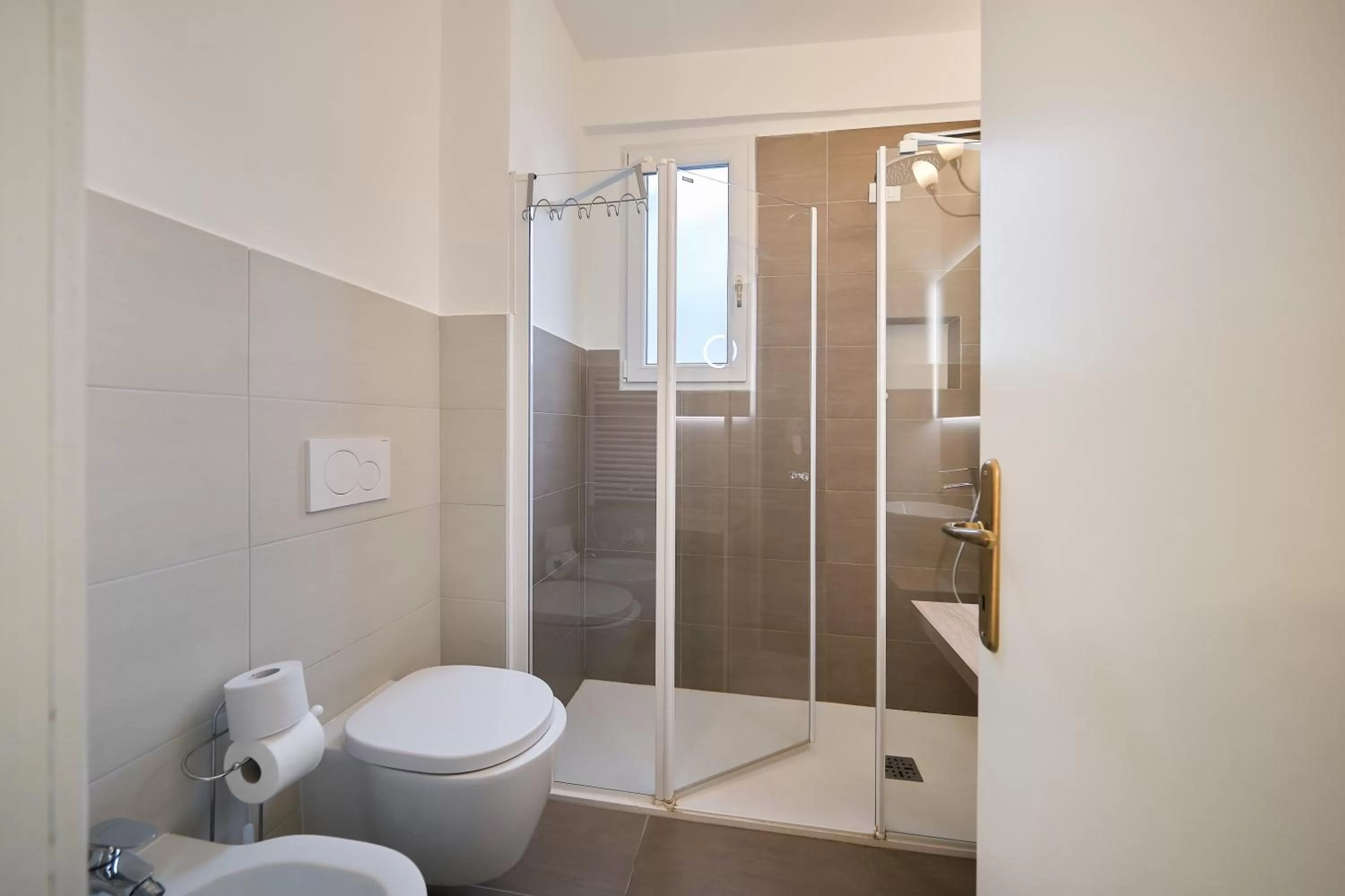 Bathroom in Front Lake Apartment Bardolino