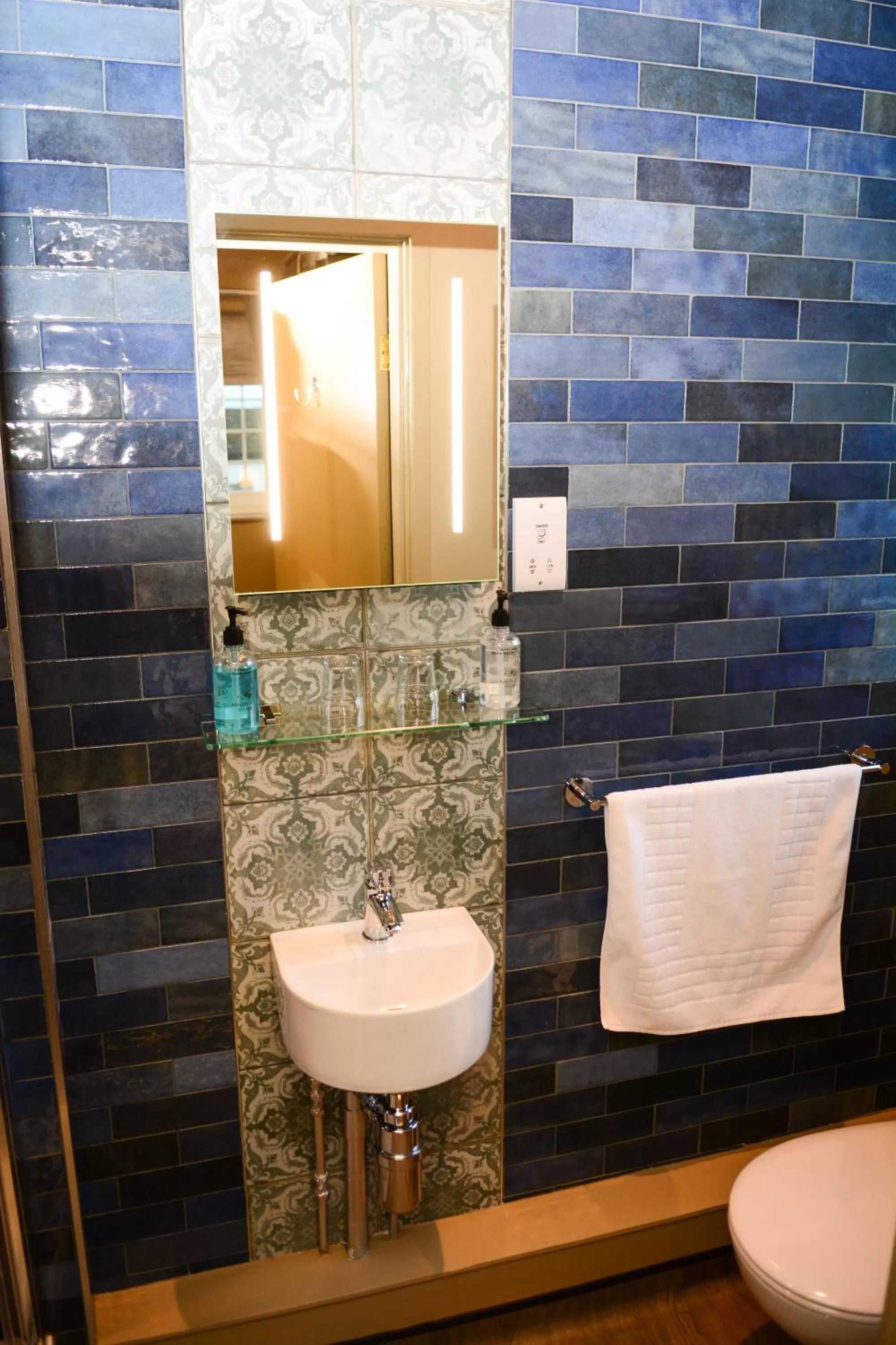 Bathroom in Plough Inn