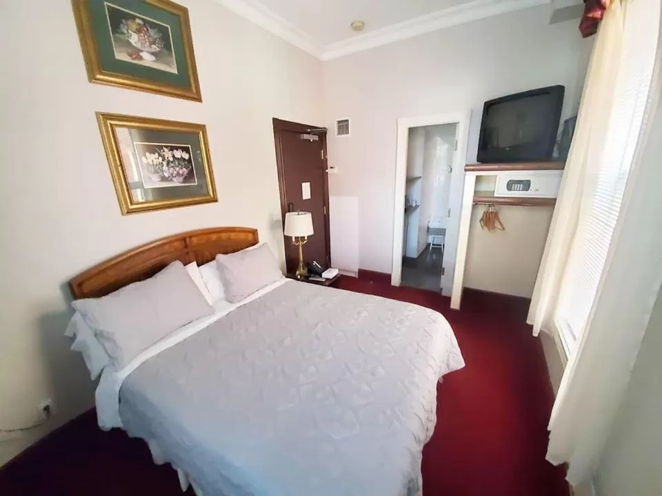 King or Queen Room in Madison Manor Boutique Hotel