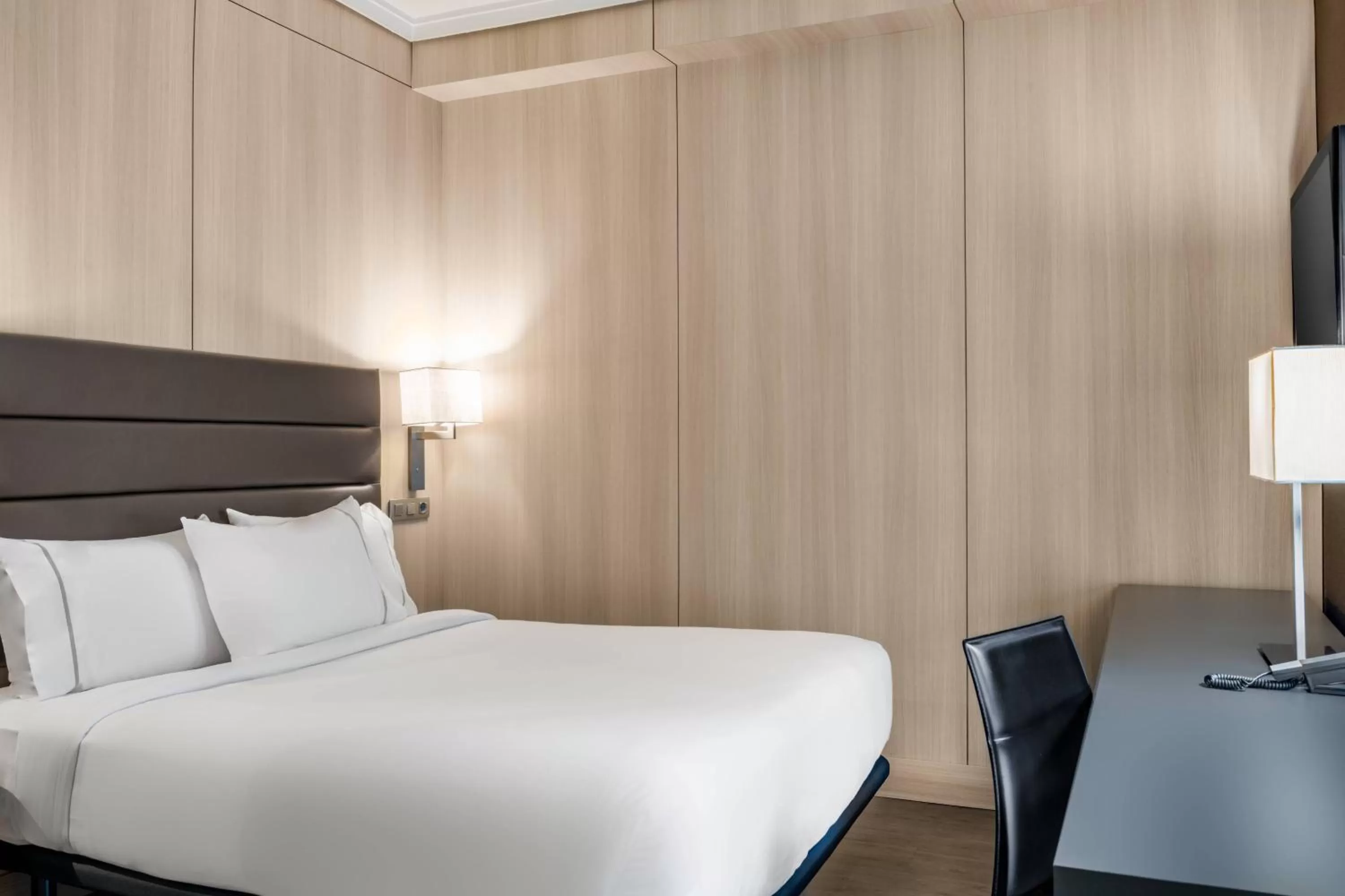 Small Queen Room in B&B HOTEL Vitoria General Álava