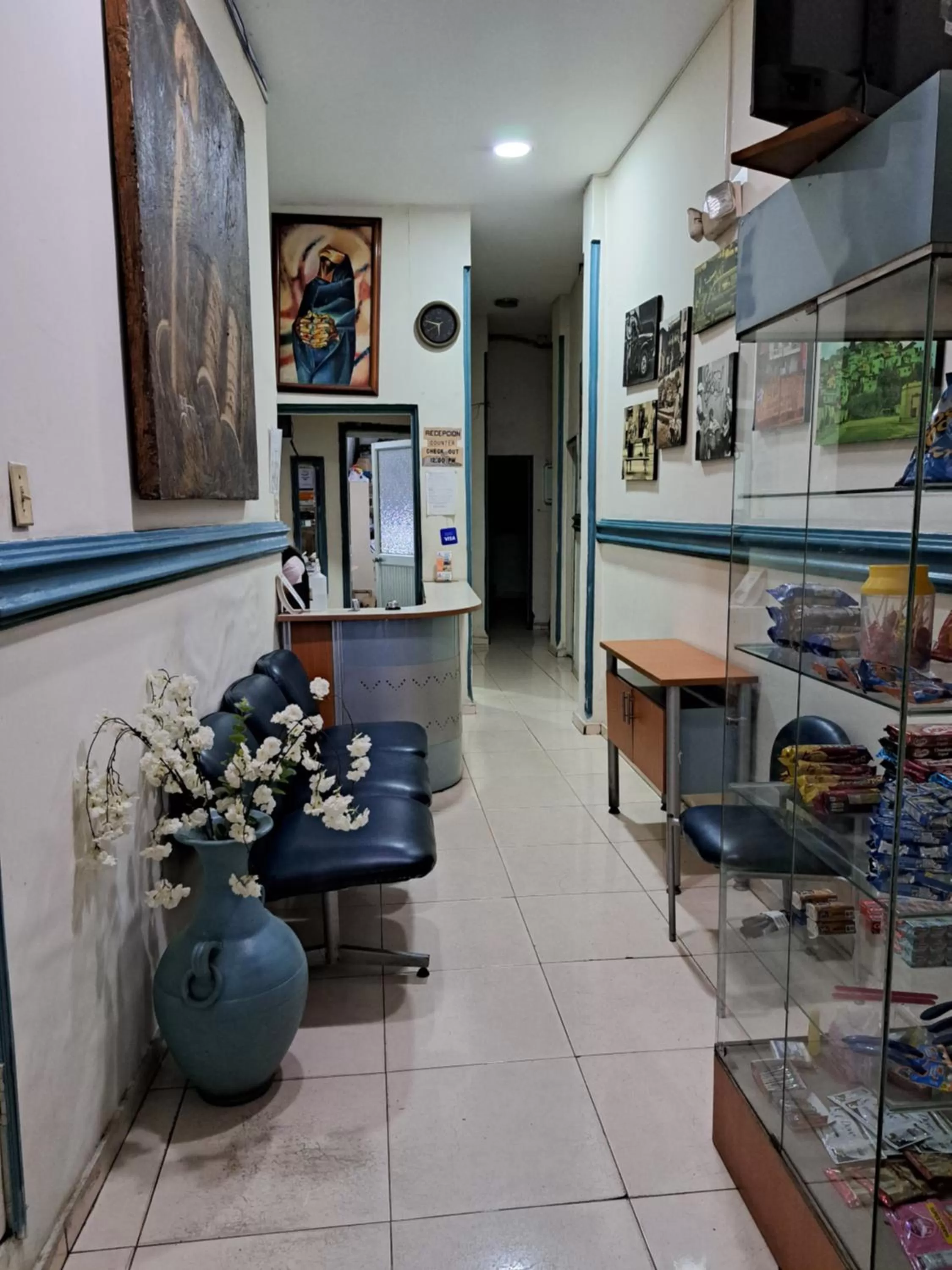 Living room, Lobby/Reception in Atlantic Suites Hotel