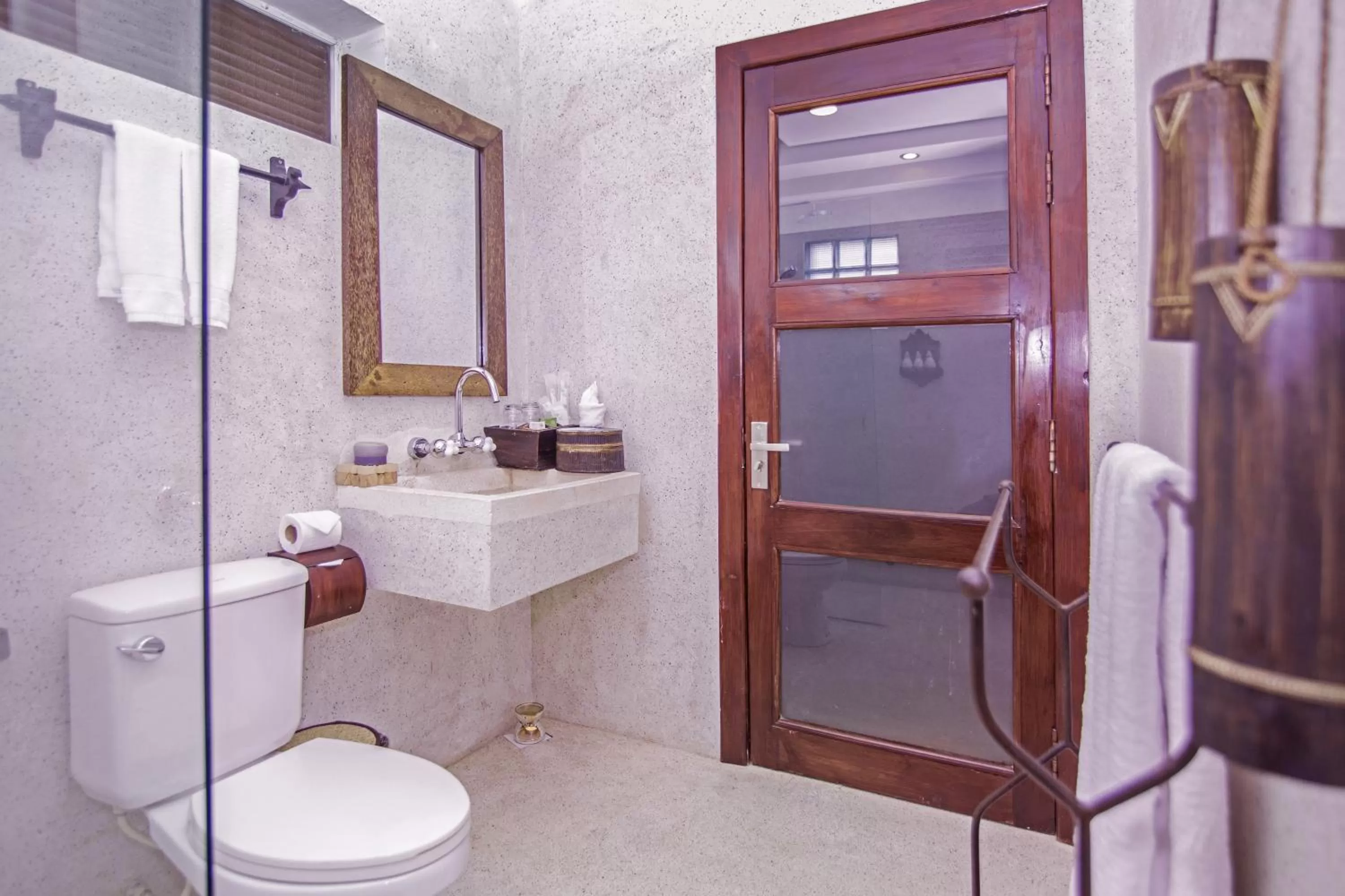 Shower in Mane Boutique Hotel & Spa