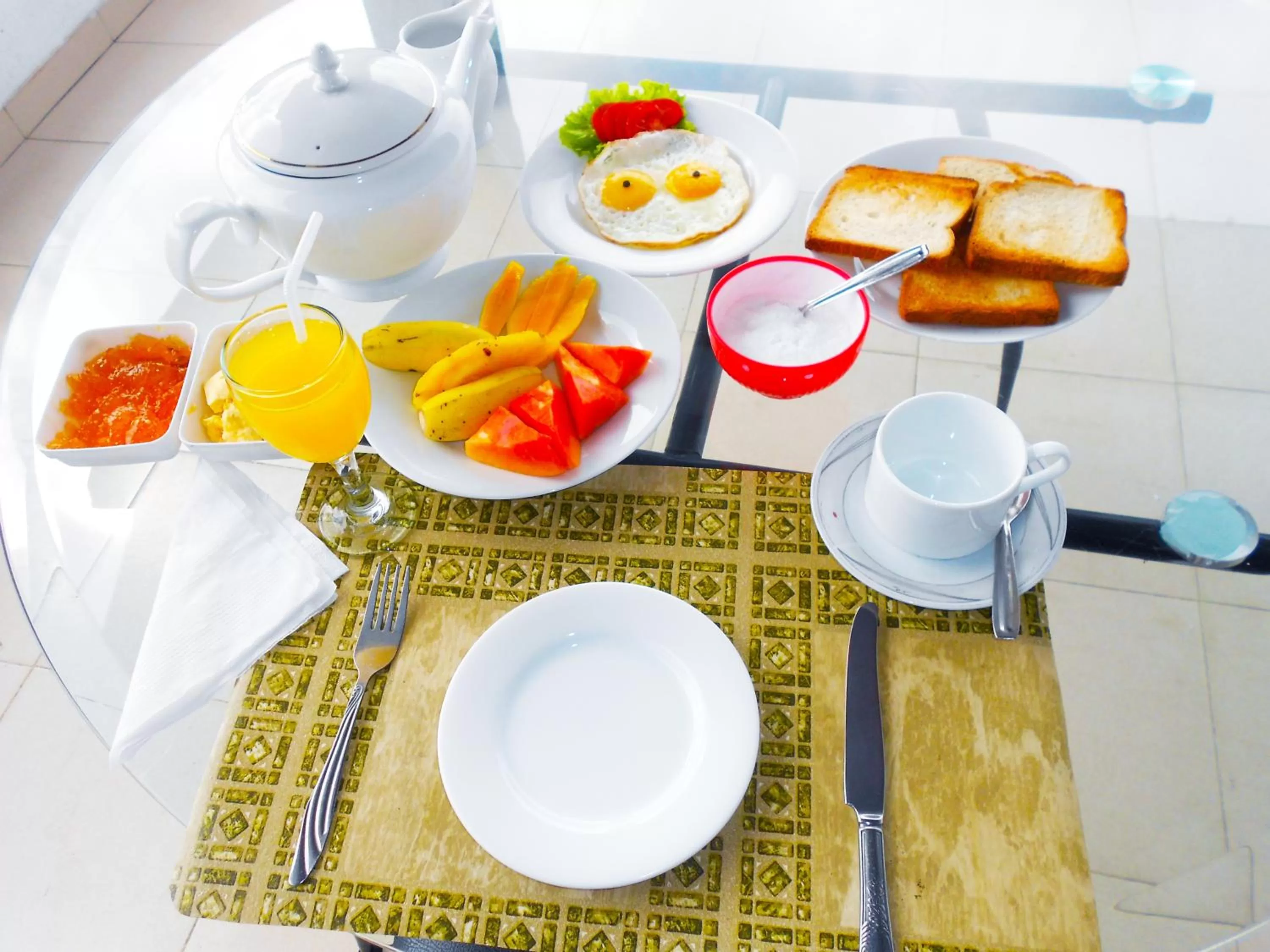 Food and drinks in Srilak View Holiday Inn