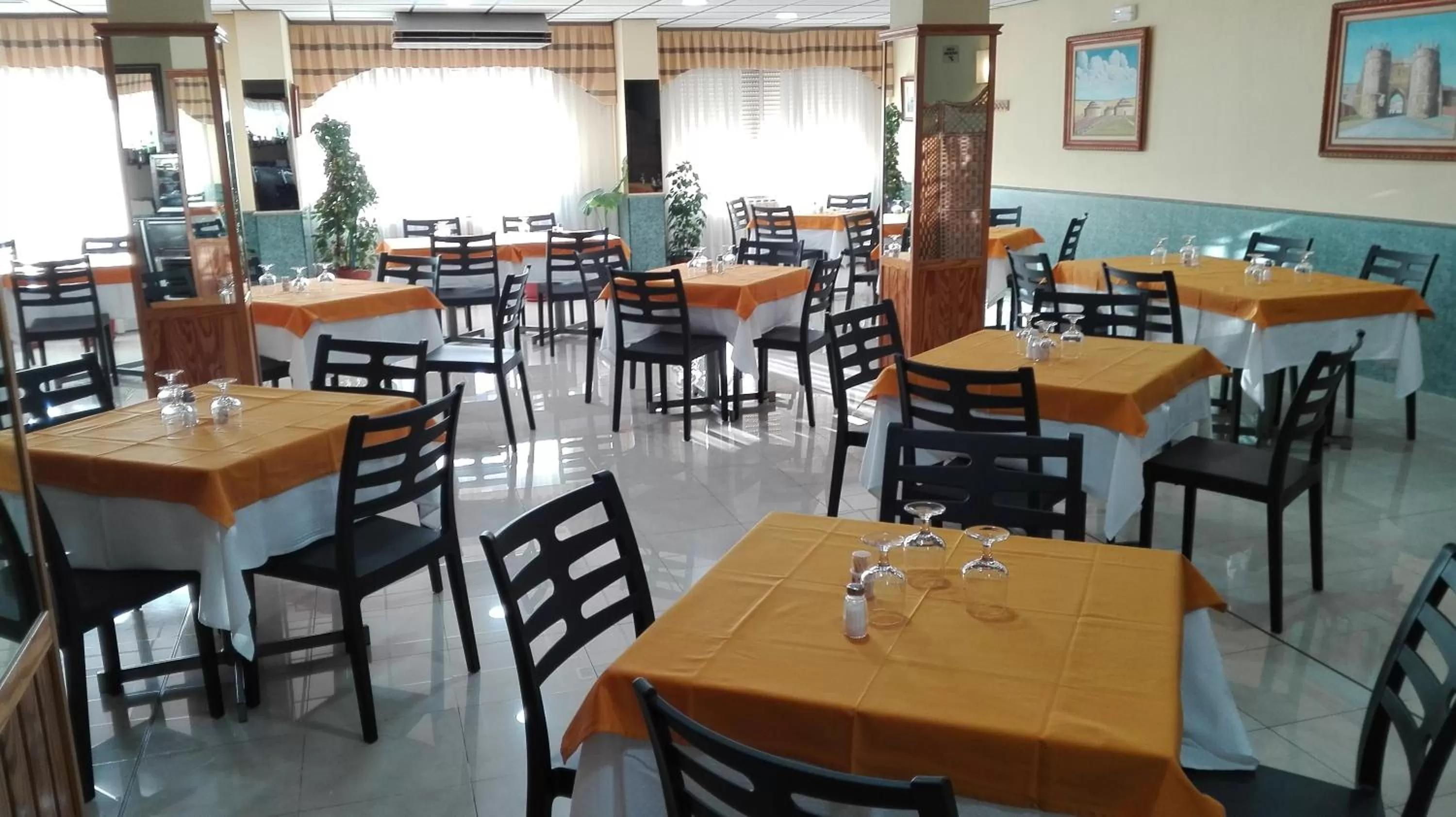 Restaurant/places to eat in Hostal Athlanta