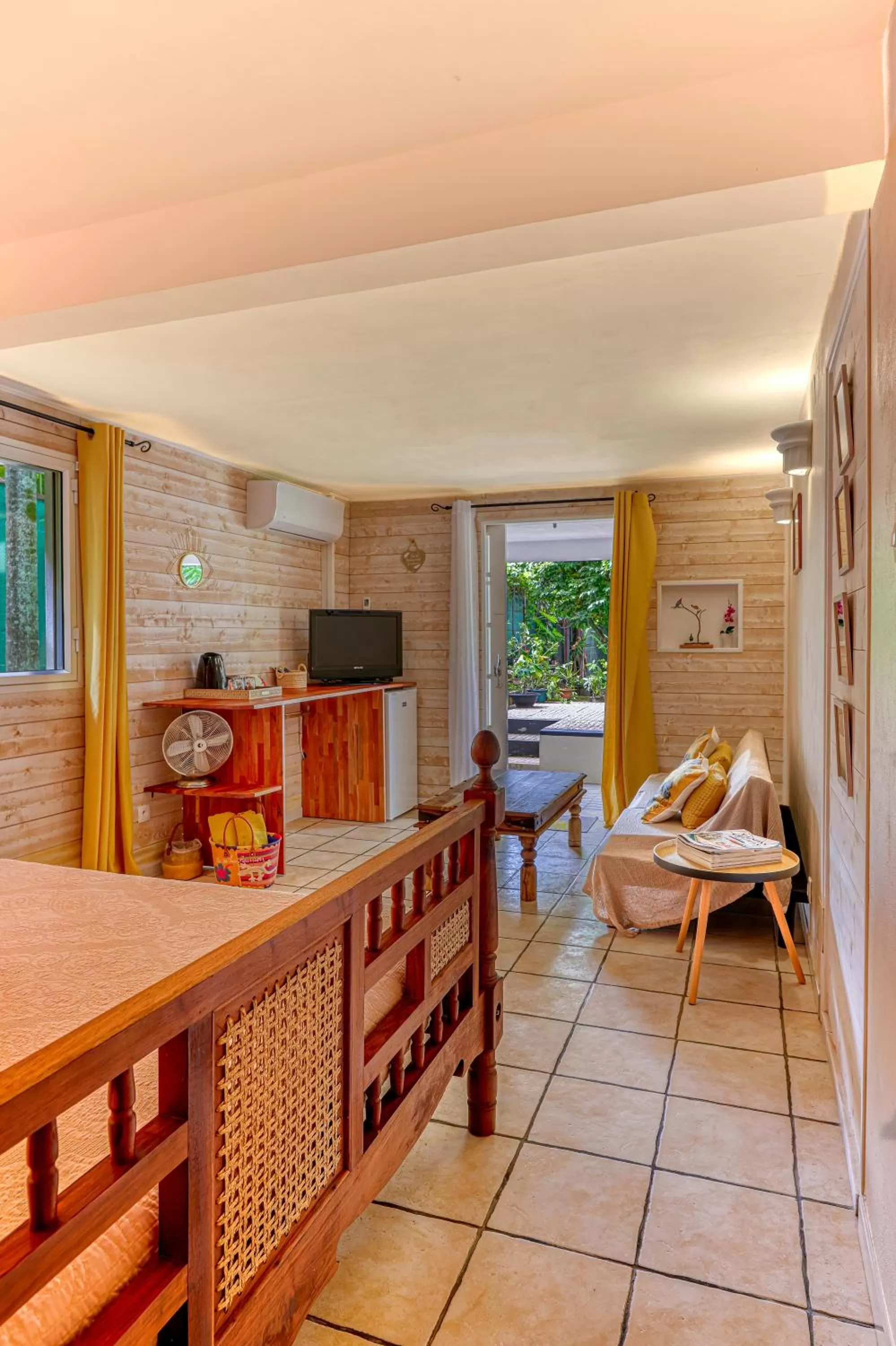 Photo of the whole room in La Case O zoizos