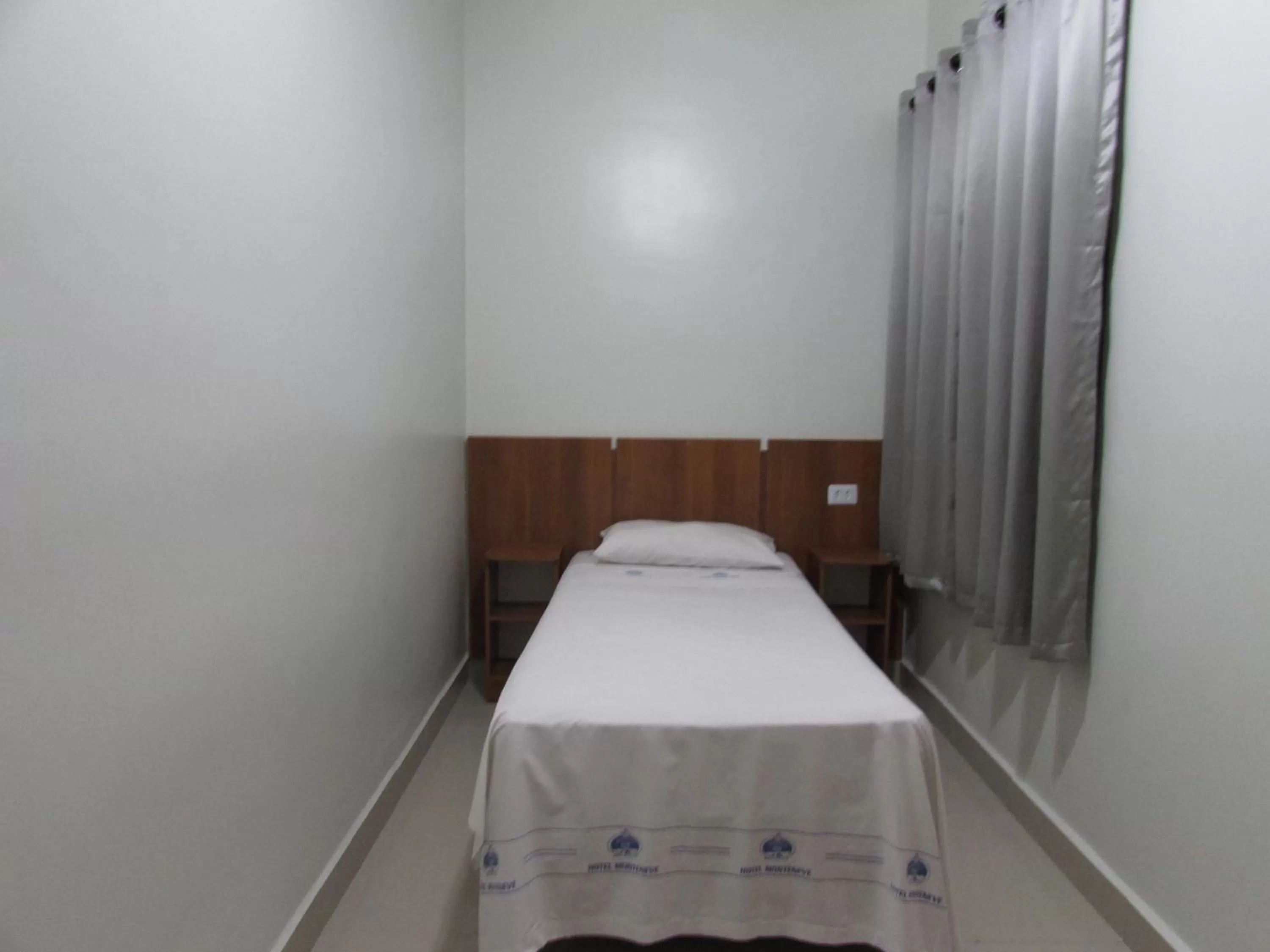 Bed in Hotel Monteneve a 2 minutos do Bom Retiro, a 8 minutos da 25 de Março a 100 metros da estação de trem para Aeroporto Internacional de Guarulhos