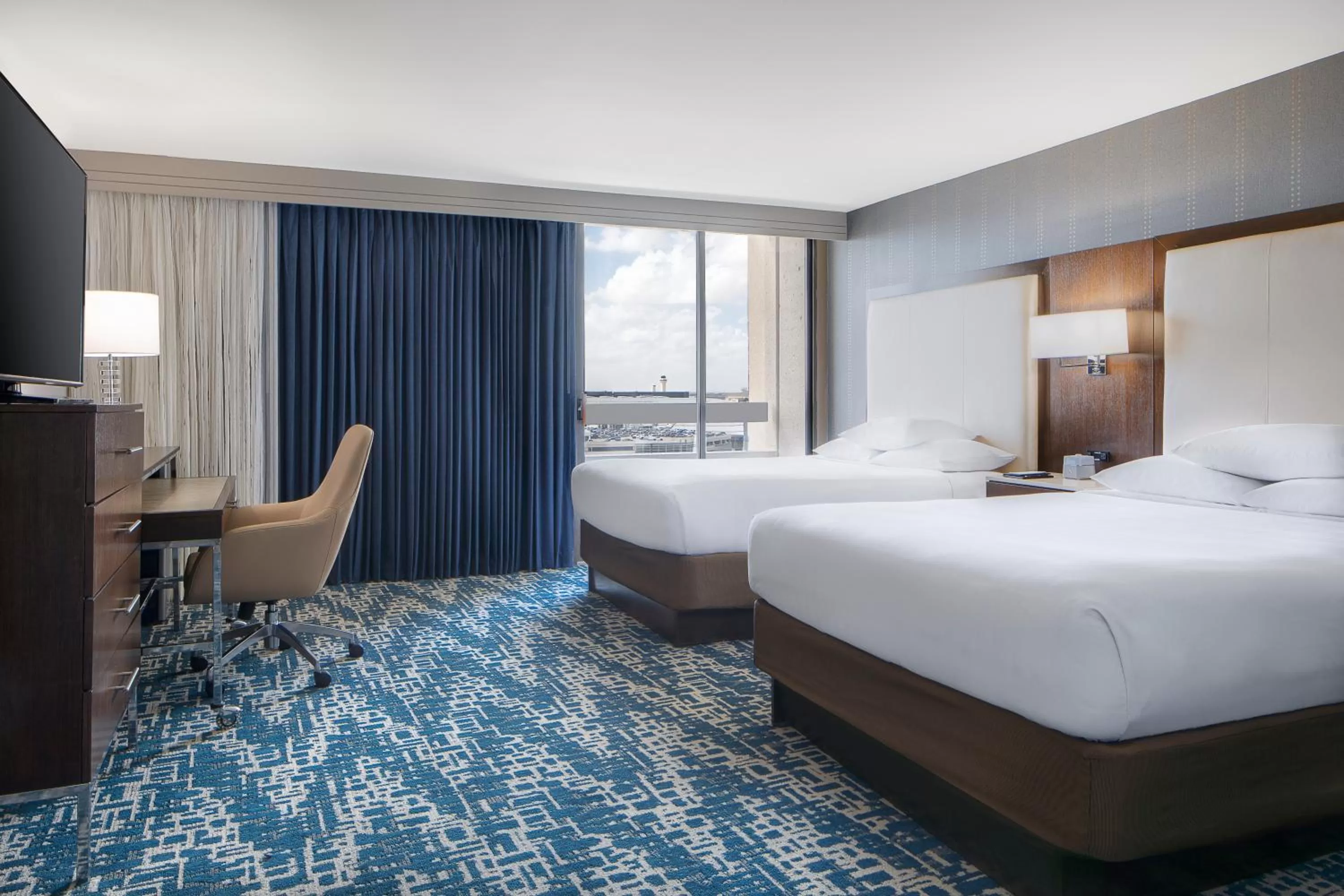Photo of the whole room, Bed in Hyatt Regency DFW International Airport