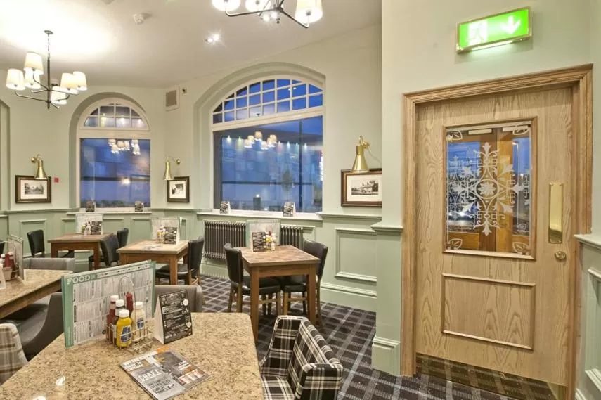 Restaurant/Places to Eat in The Queen Hotel Wetherspoon