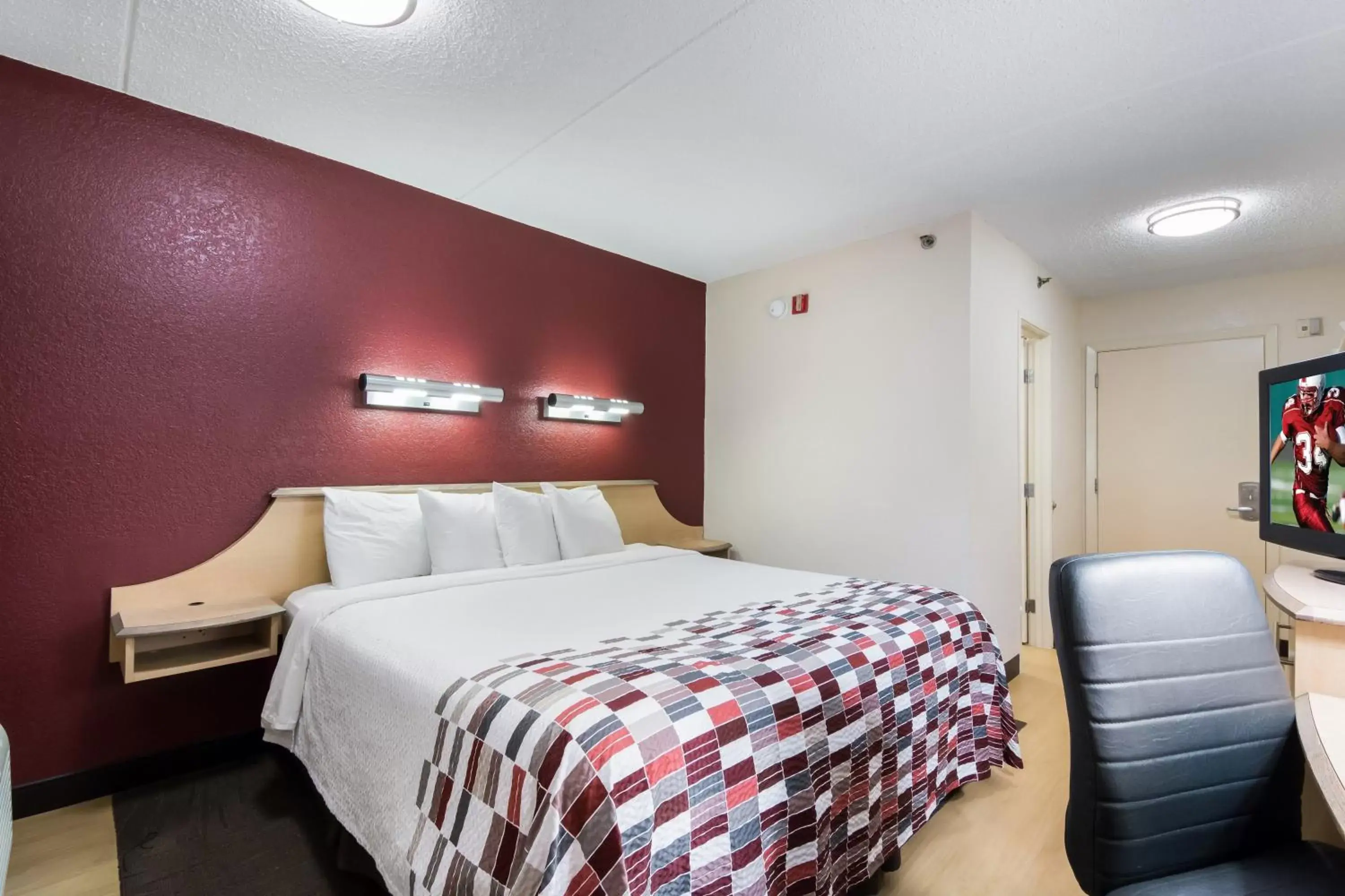 Standard King Room Disability Access Smoke Free in Red Roof Inn Laredo Standard King Room Disability Access Smoke Free in Red Roof Inn Laredo