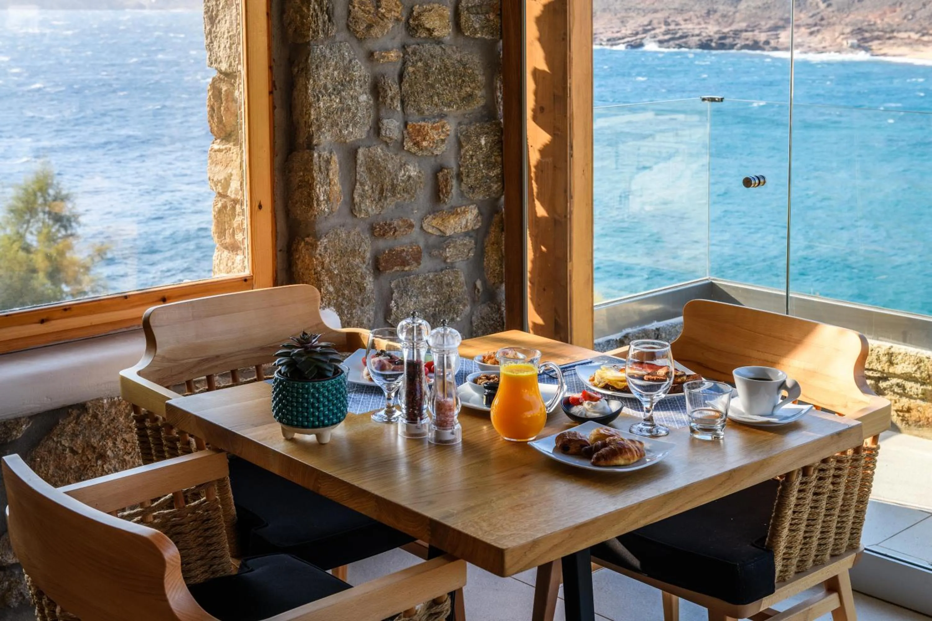 Restaurant/places to eat in Panormos Village Hotel