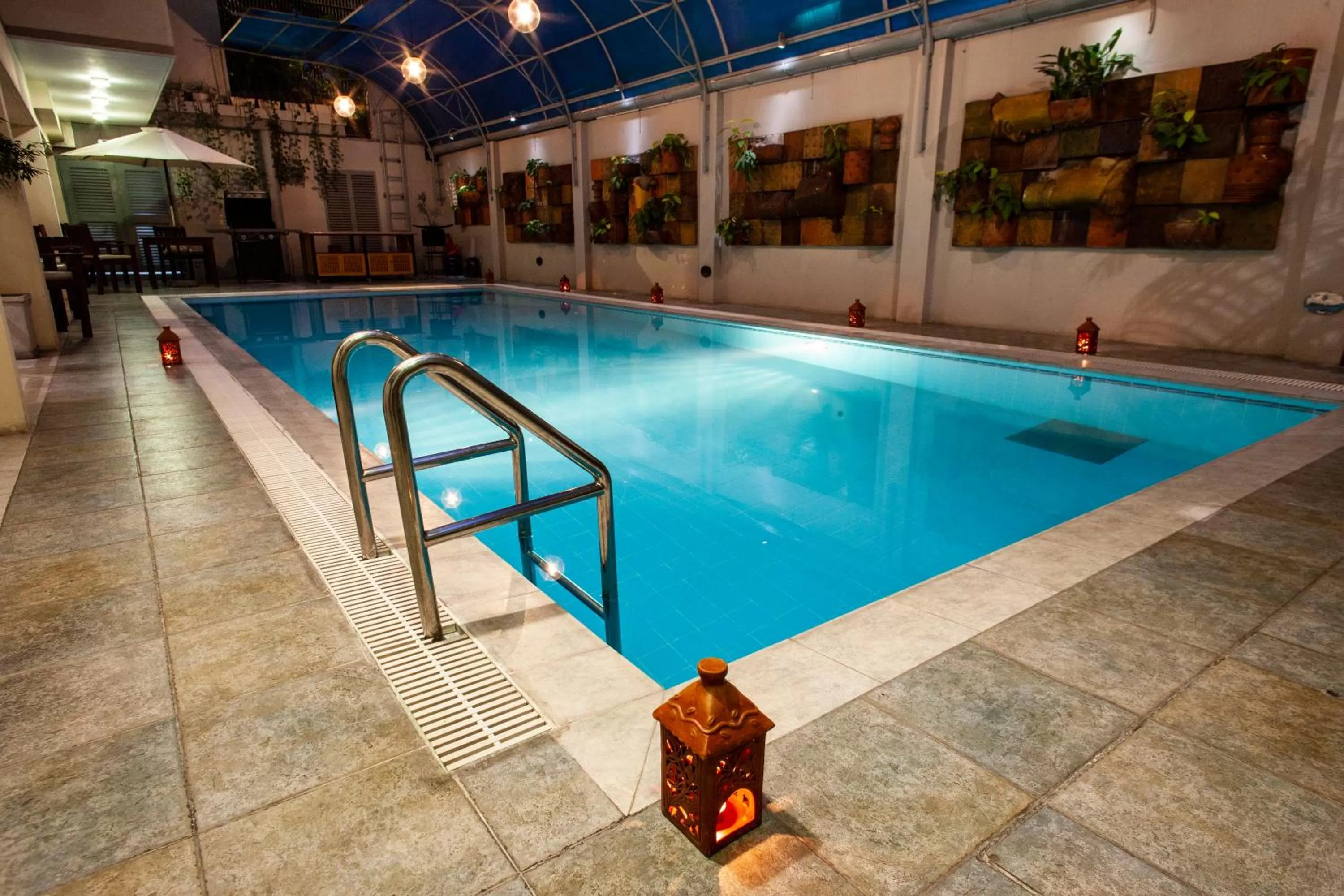 Swimming pool in Royal Park Residence Hotel