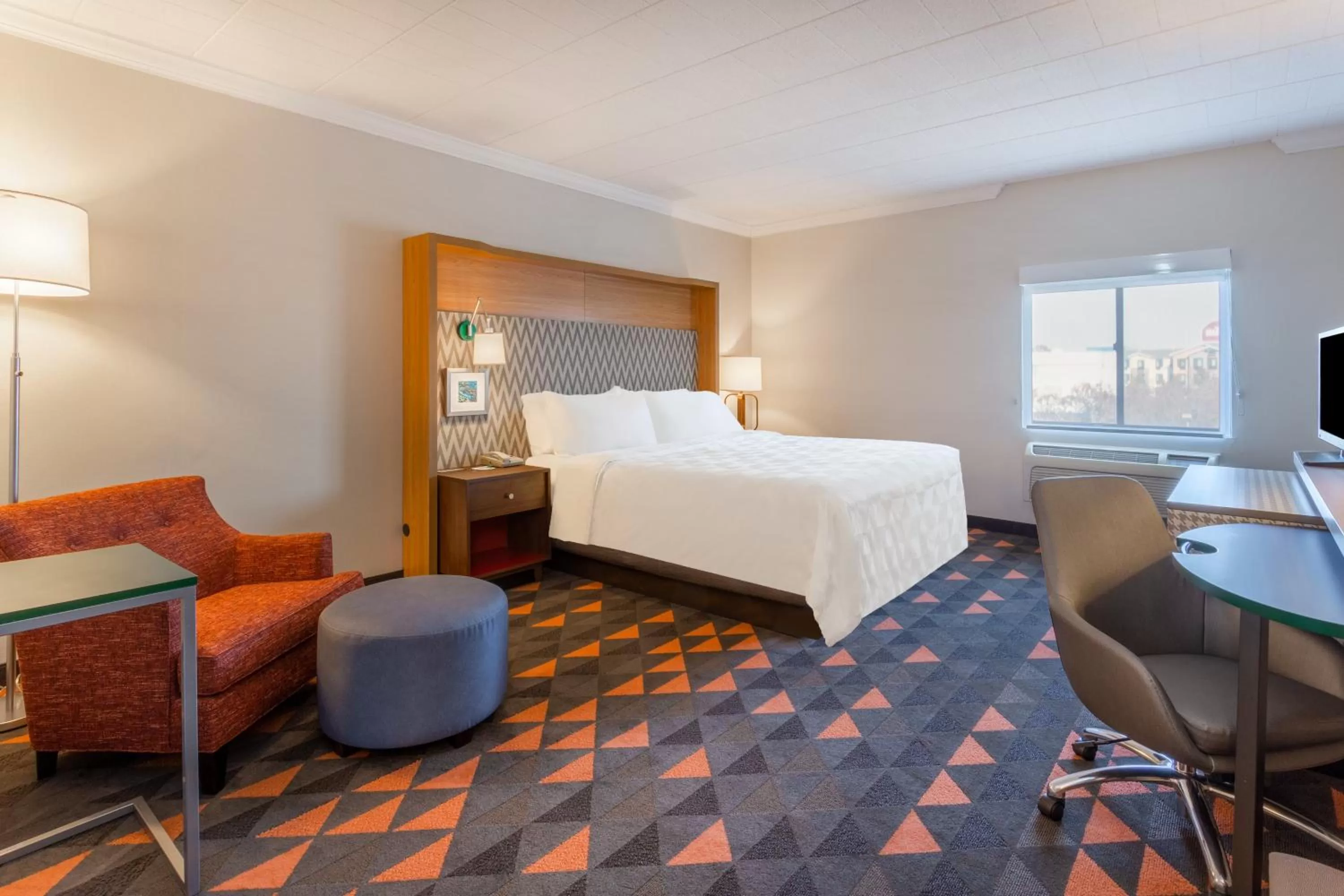 Photo of the whole room, Bed in Holiday Inn Philadelphia South-Swedesboro by IHG