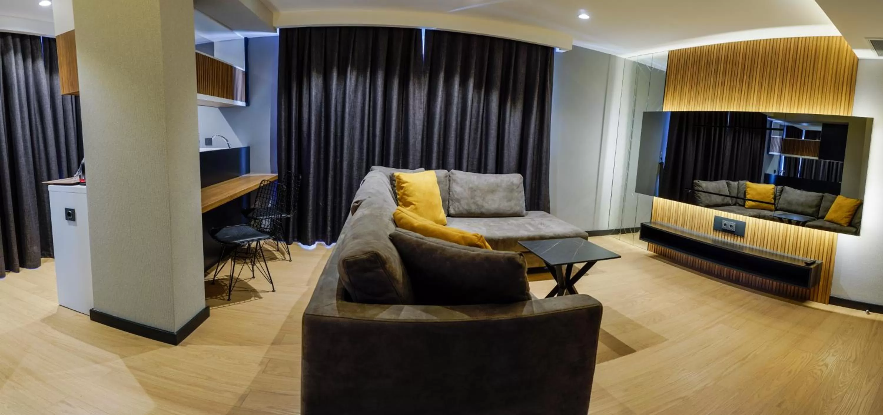 Living room, Bed in Nox Suite Rezidans