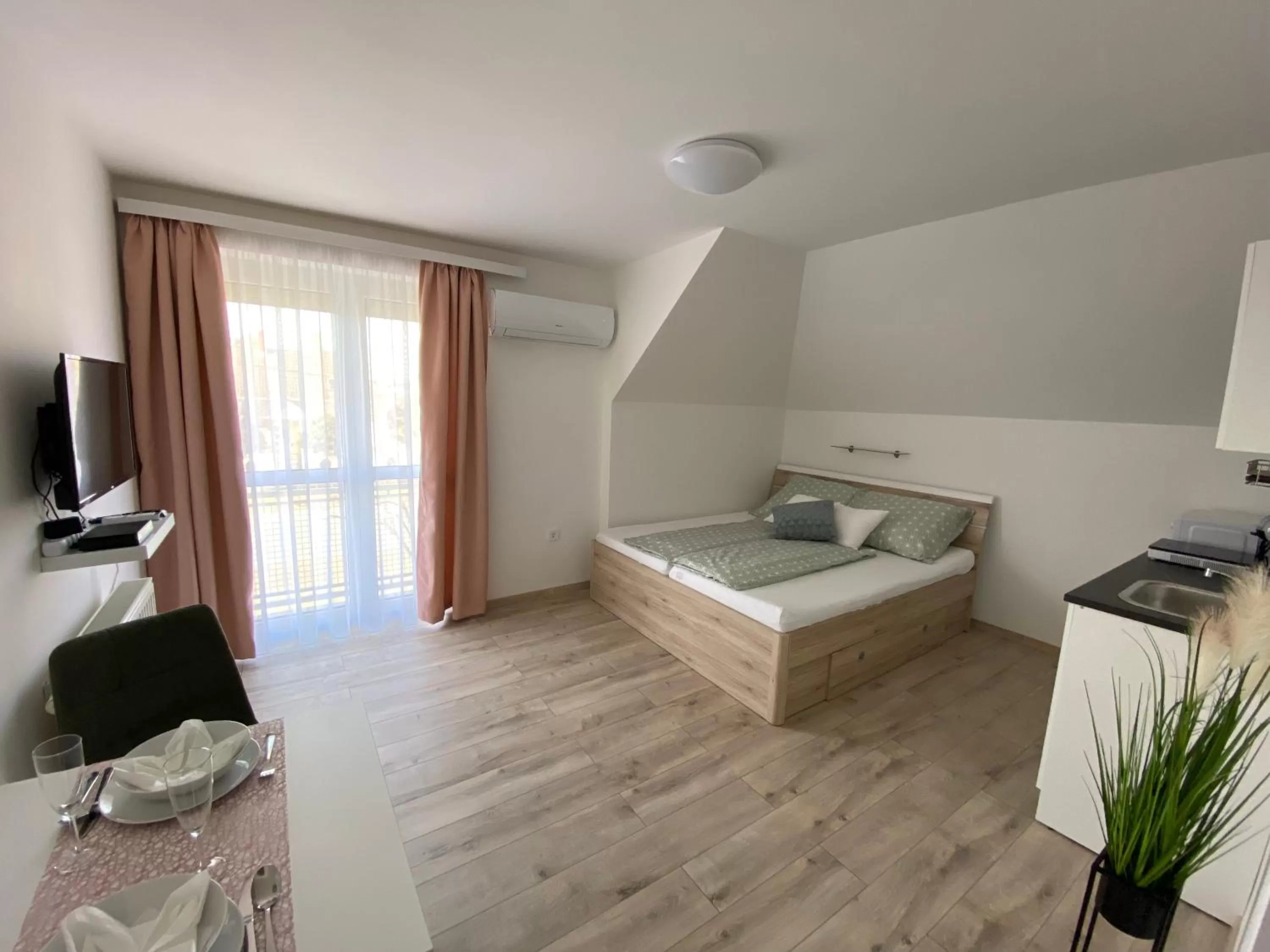 Photo of the whole room, Bed in Villa Tara Bük