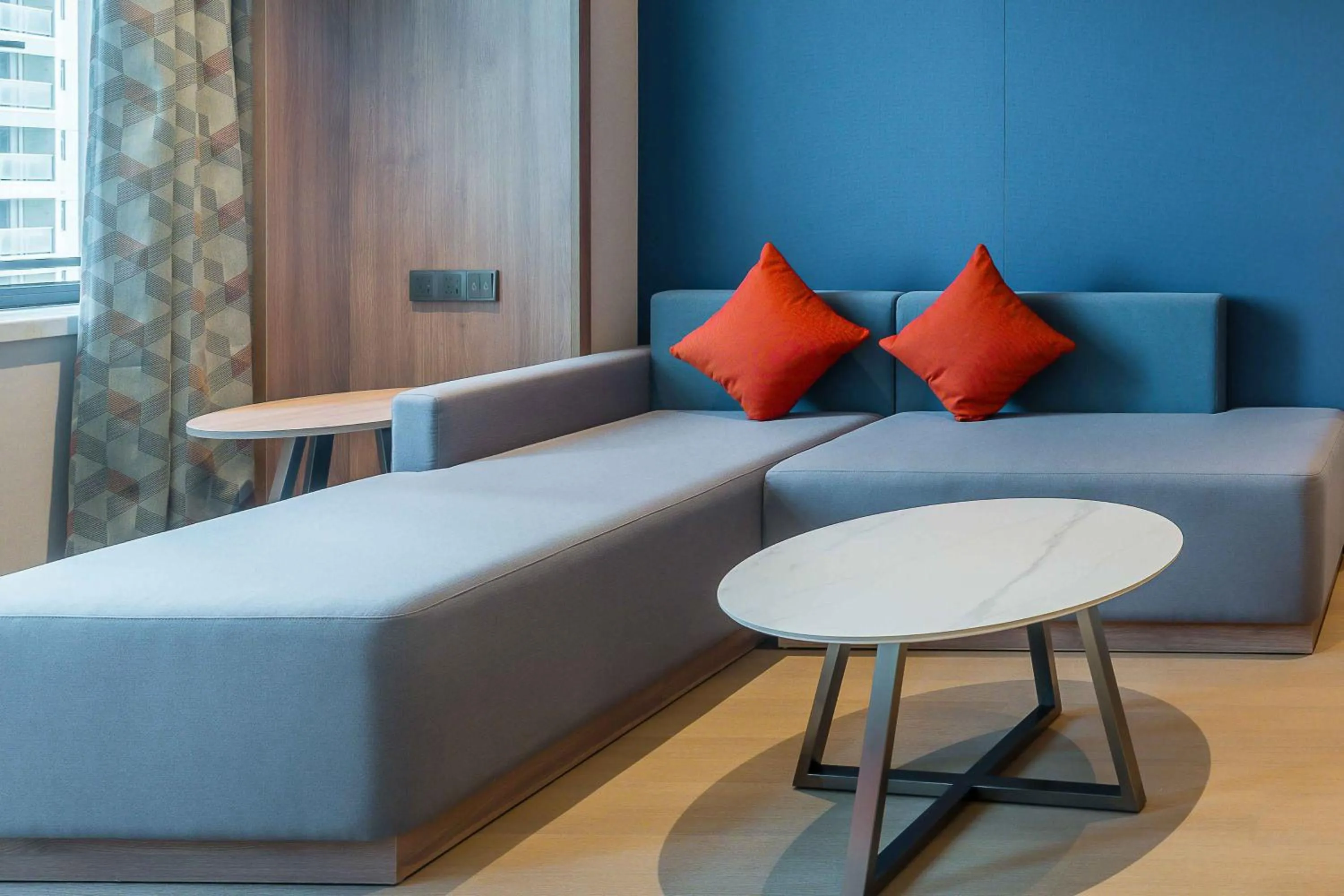 Seating area in Holiday Inn Express Jiangmen East Station by IHG