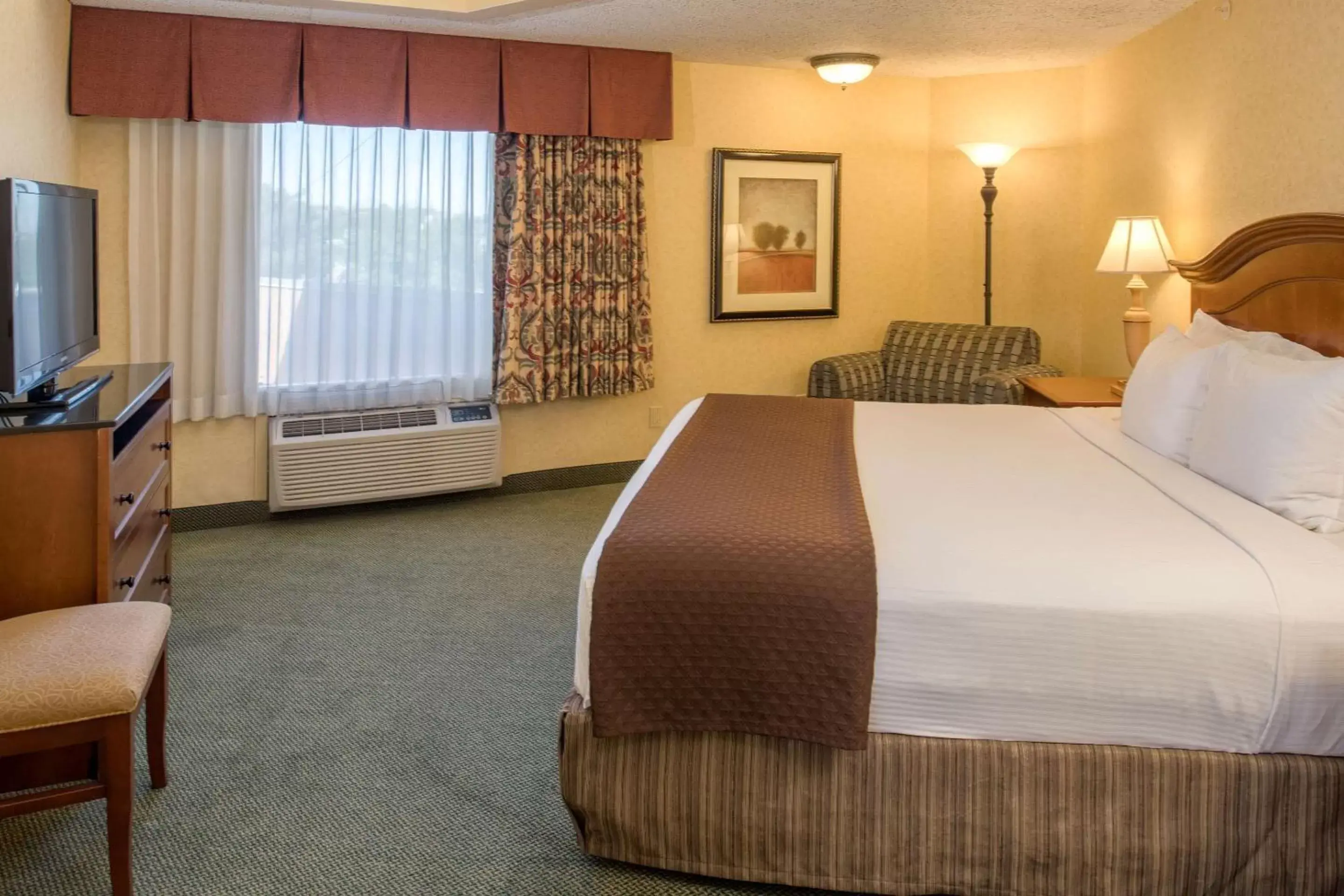 Economy King Room in Red Lion Hotel Pasco Airport & Conference Center Economy King Room in Red Lion Hotel Pasco Airport & Conference Center