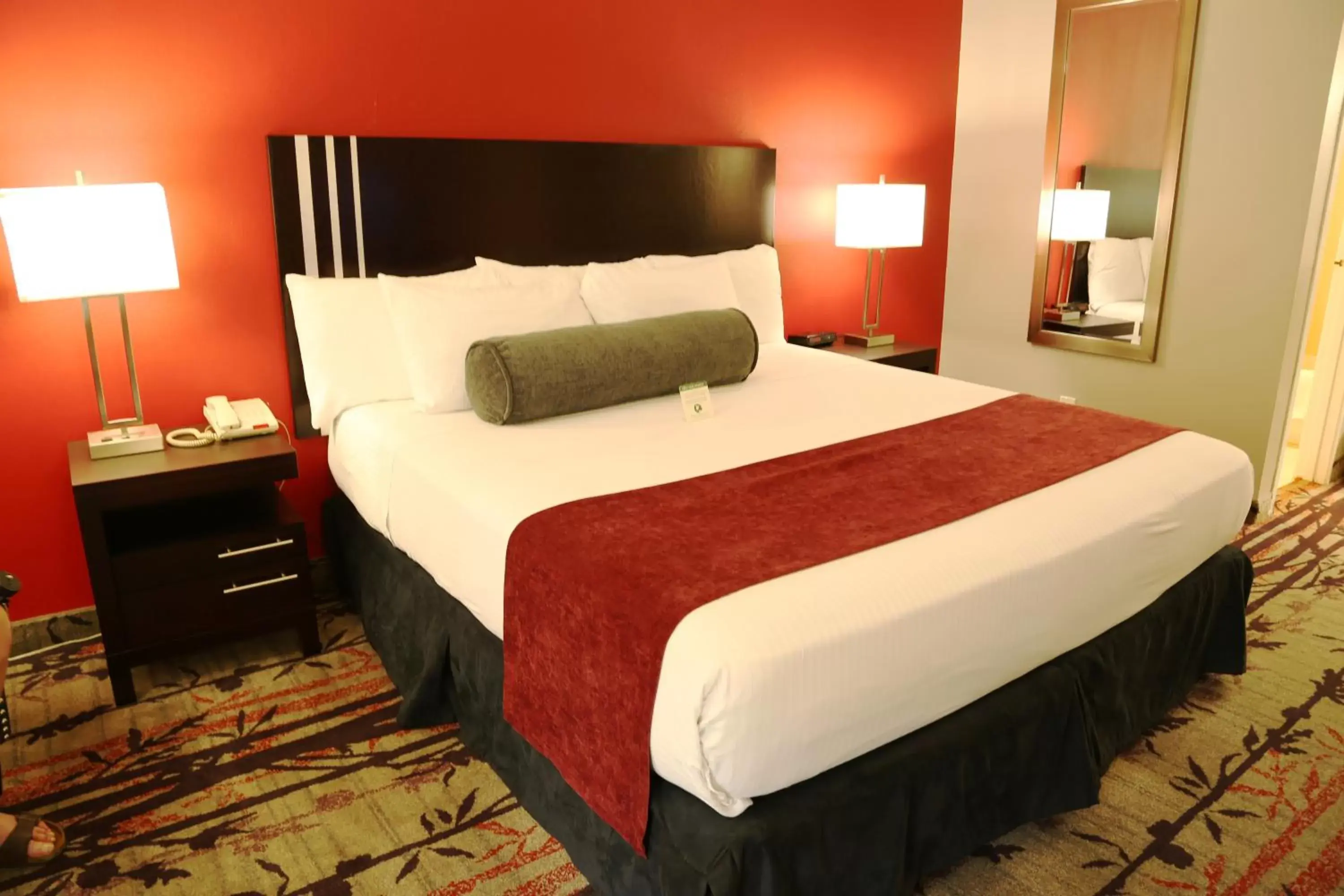 Deluxe Single Room, 1 King Bed, Nonsmoking Garden View in Laguna Hills Lodge-Irvine Spectrum Deluxe Single Room, 1 King Bed, Nonsmoking Garden View in Laguna Hills Lodge-Irvine Spectrum