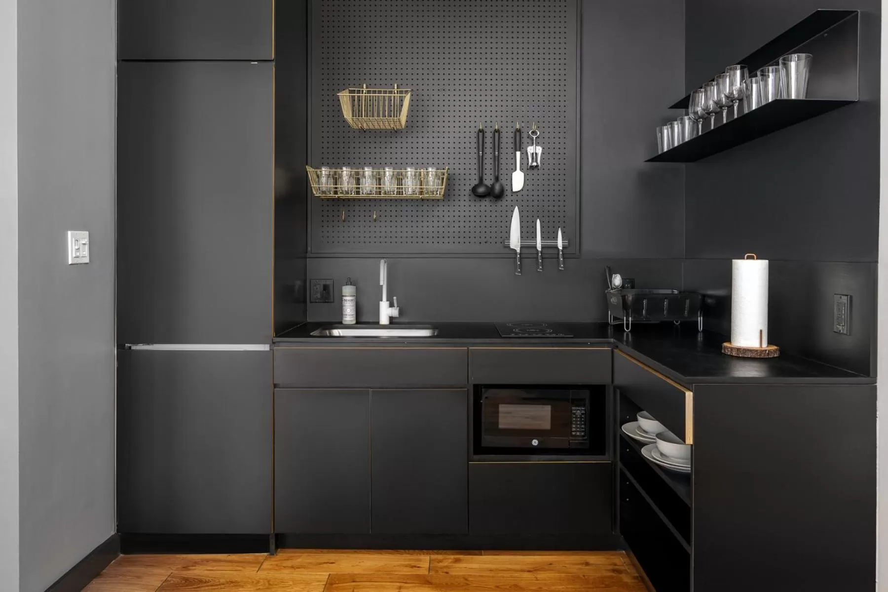 Kitchen or kitchenette in Placemakr Wall Street