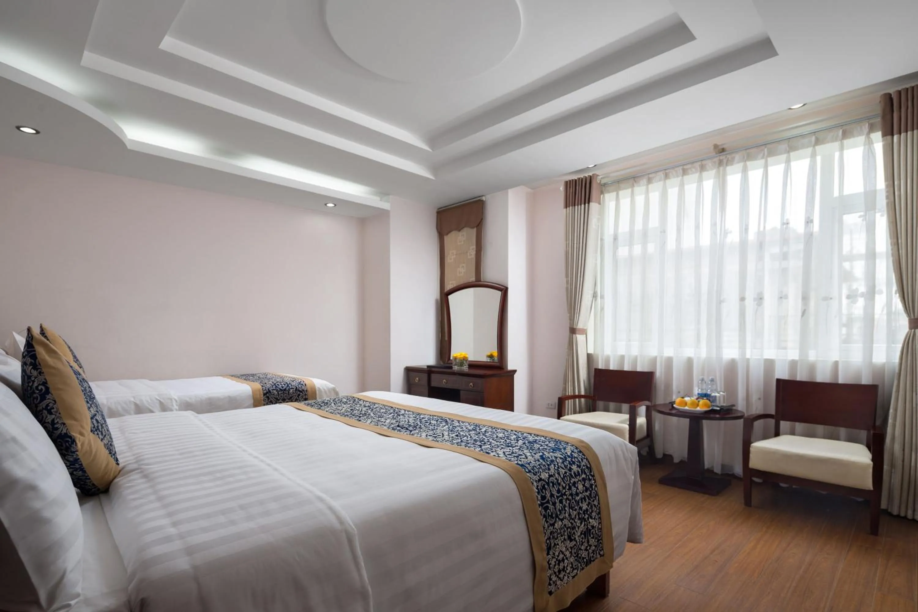 Photo of the whole room, Bed in Lakeside Palace Hotel