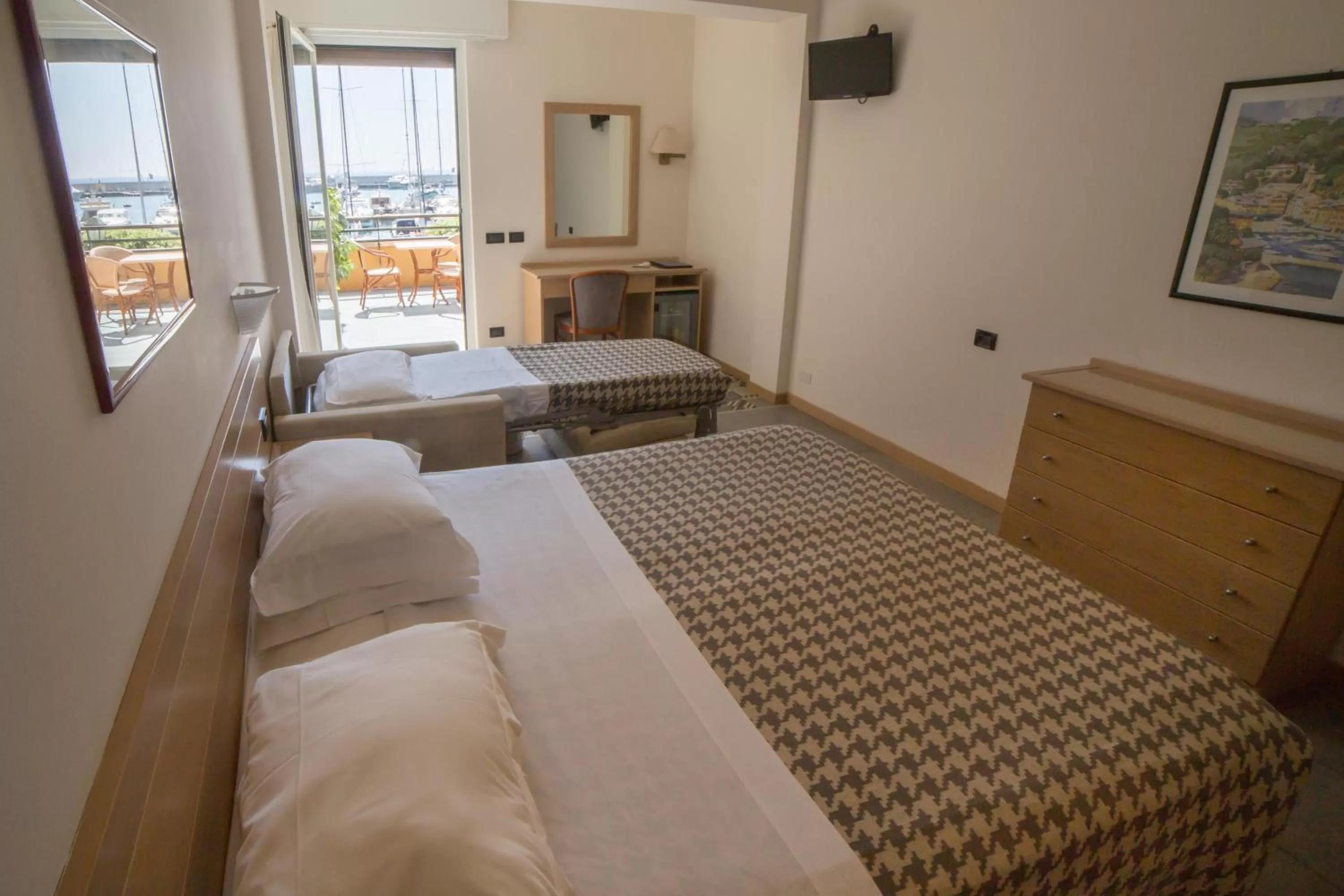 Photo of the whole room, Bed in Hotel Laurin