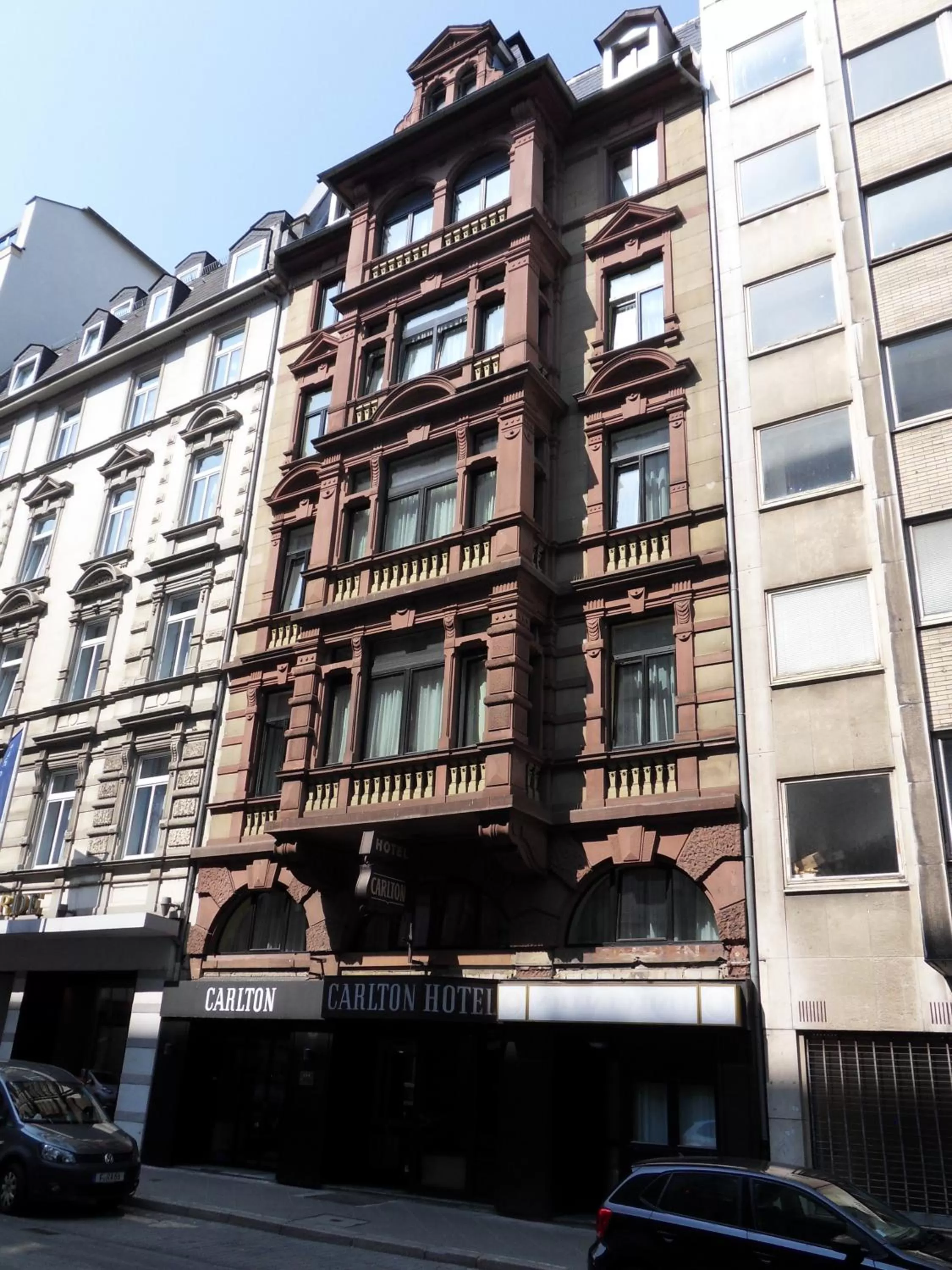 Facade/entrance in Carlton Hotel