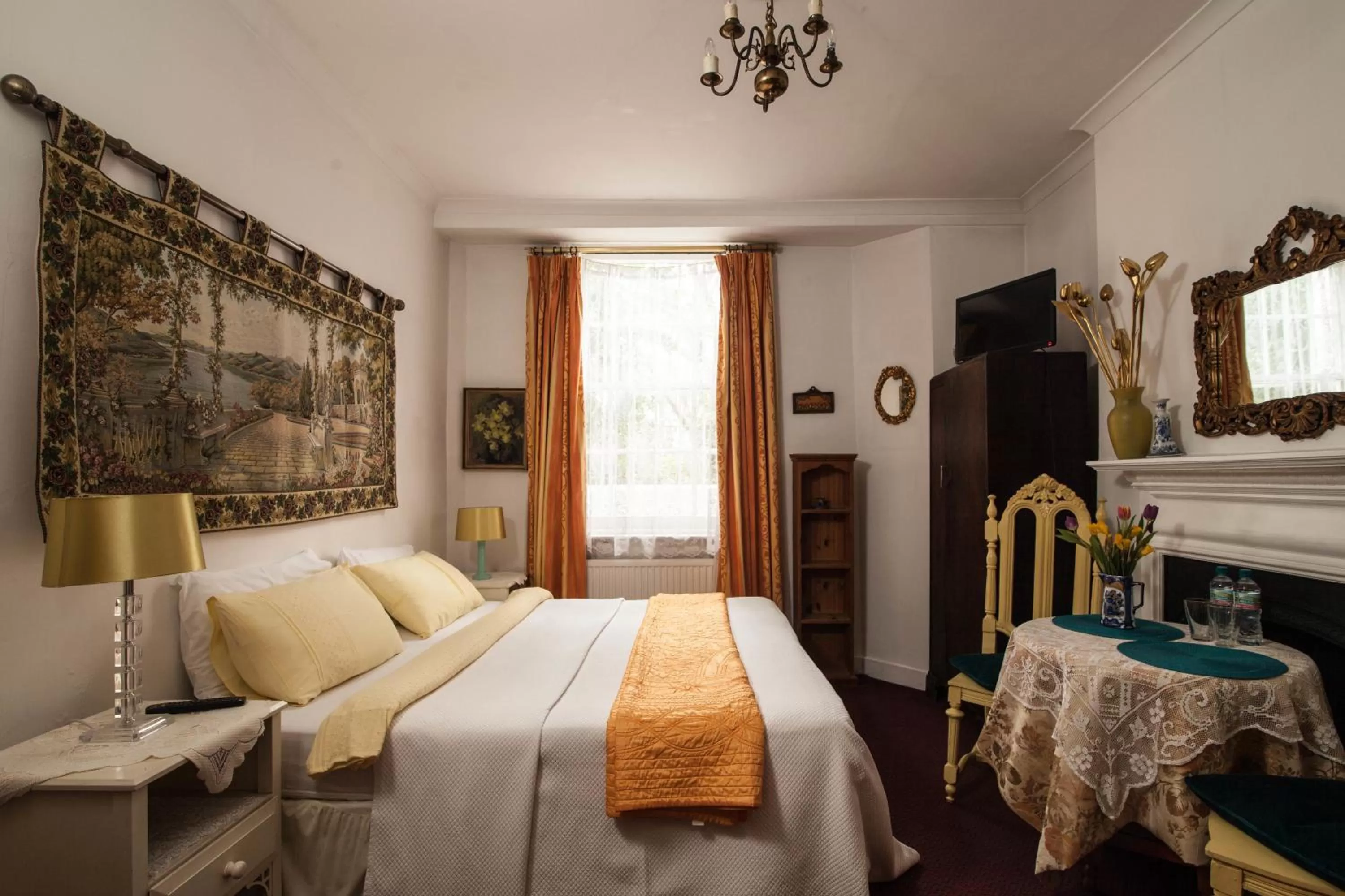 Bedroom, Bed in Dawson Place, Juliette's Bed and Breakfast
