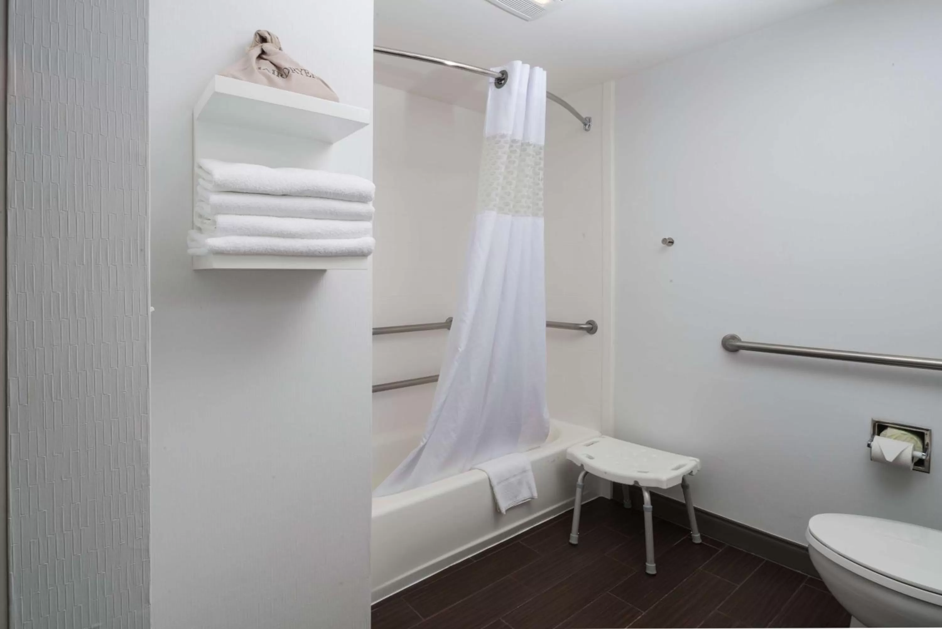 Bathroom in Hampton Inn Tulsa/Broken Arrow