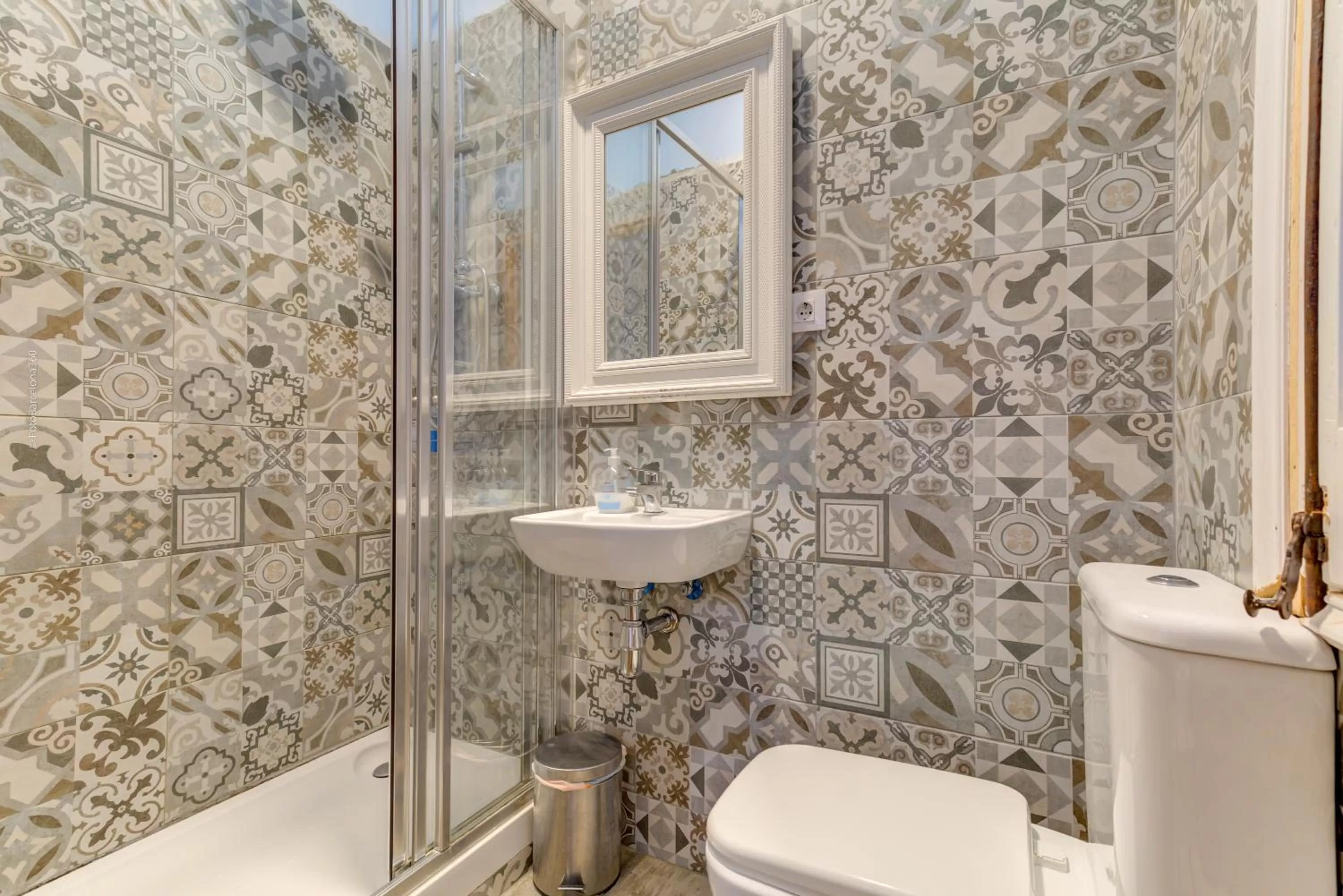 Bathroom in Factory Suites Barcelona