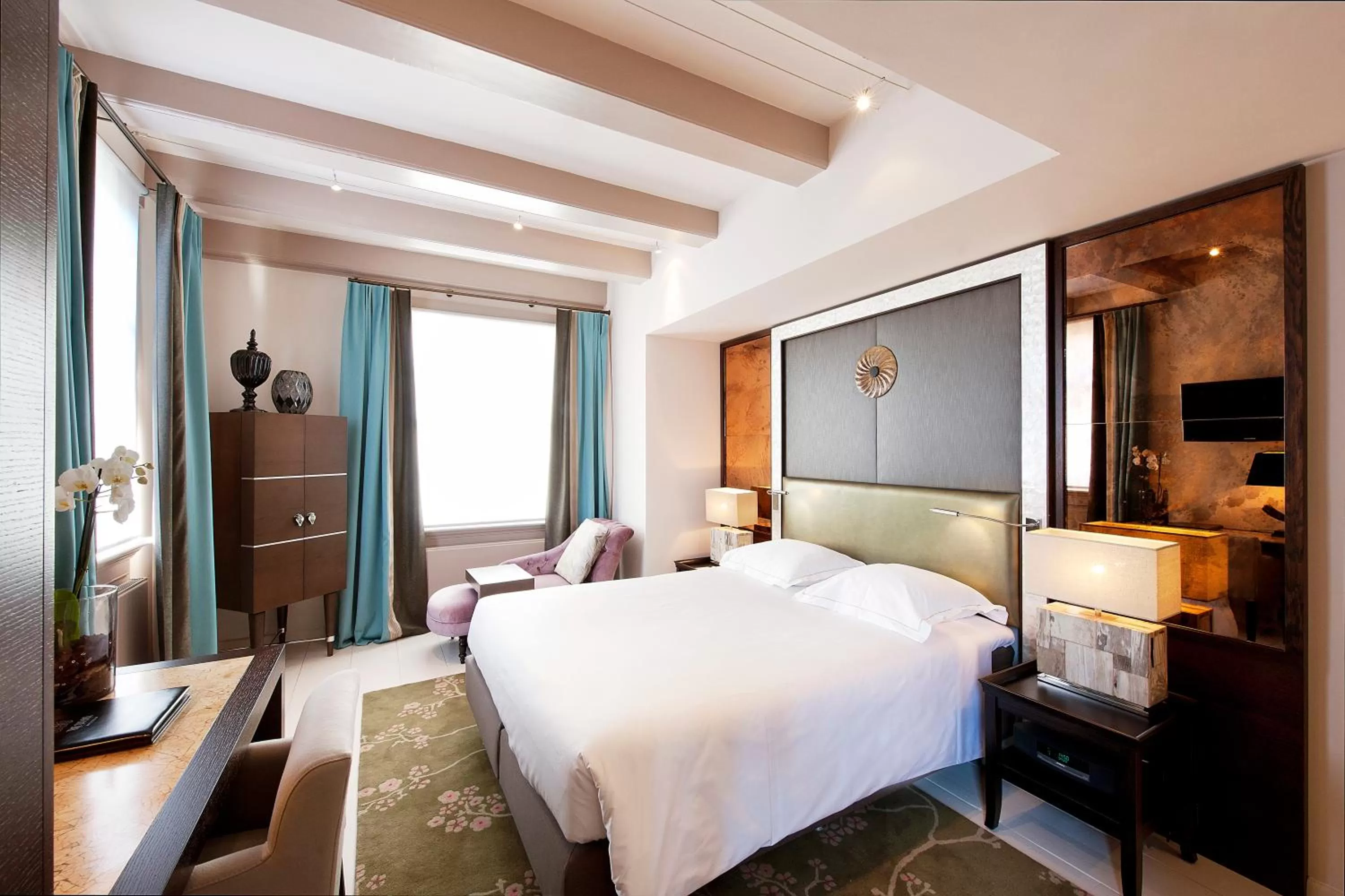 Photo of the whole room, Bed in The Dylan Amsterdam - The Leading Hotels of the World