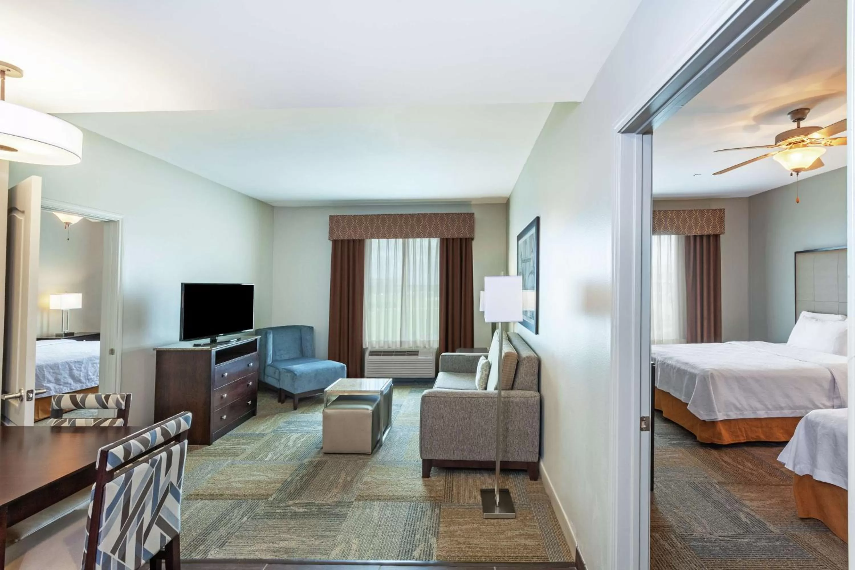 Living room, Bed in Homewood Suites by Hilton Waco