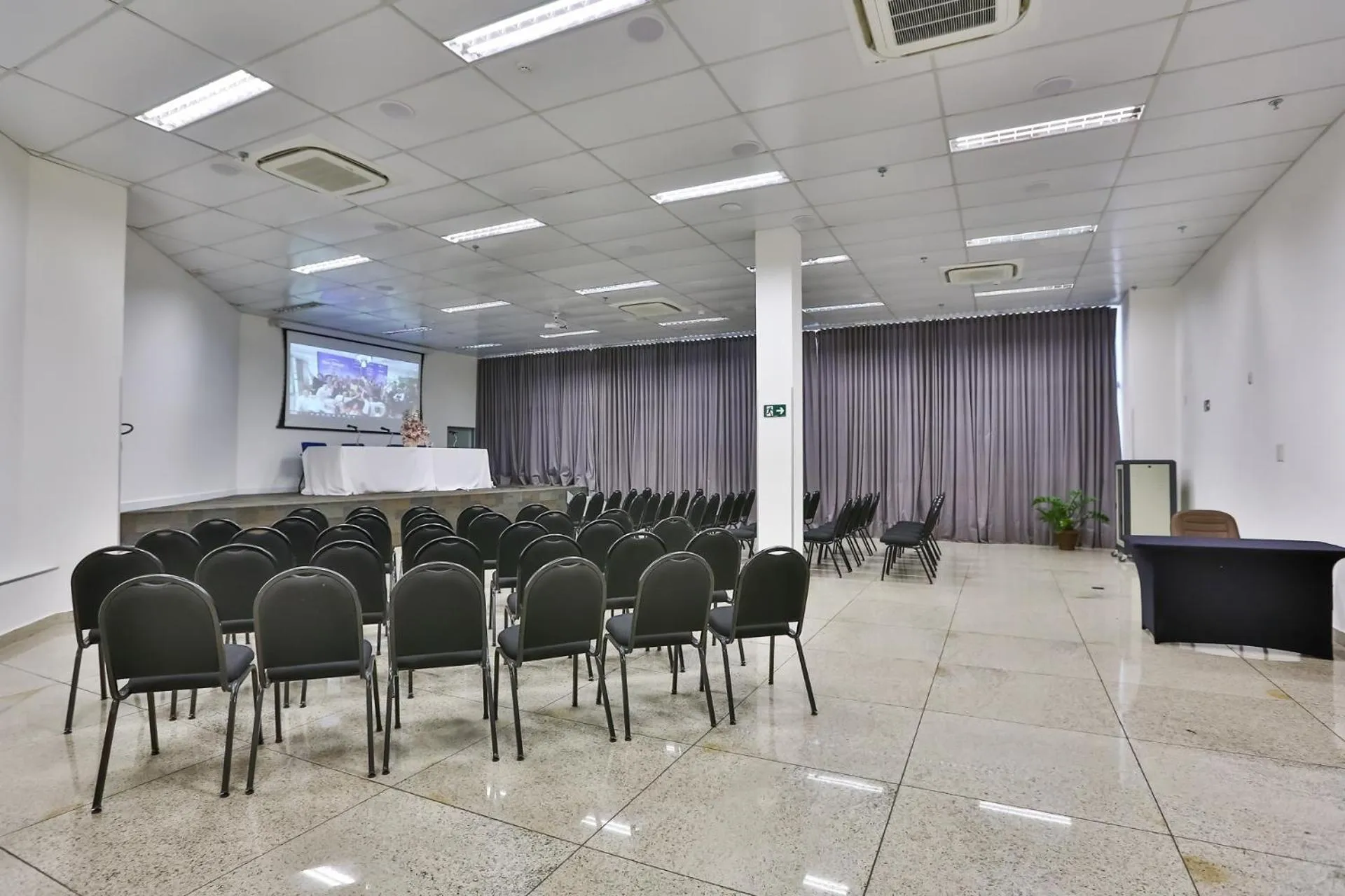 Business facilities in San Diego Express Barro Preto