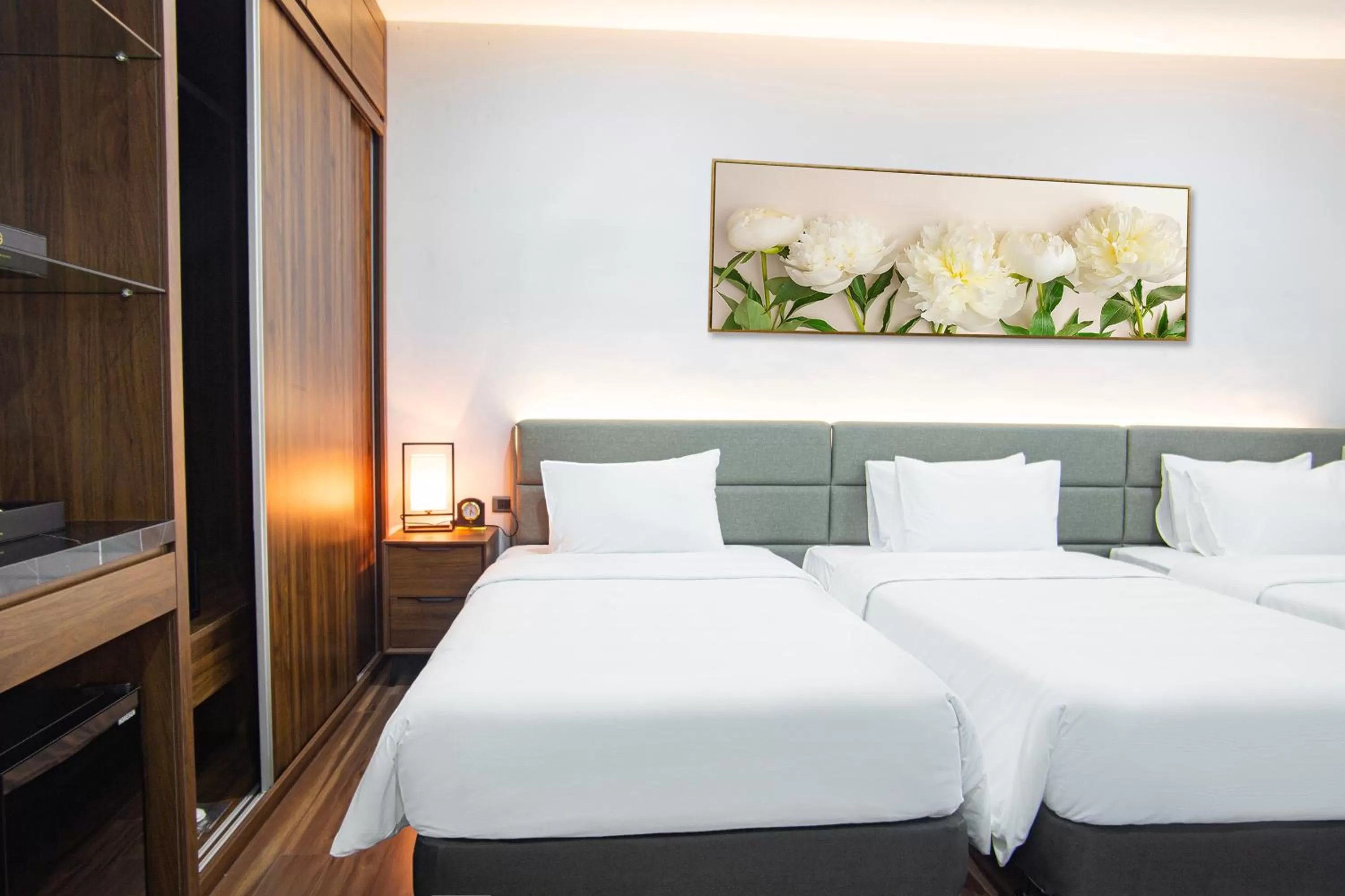 Bed in Western Skyline Hotel