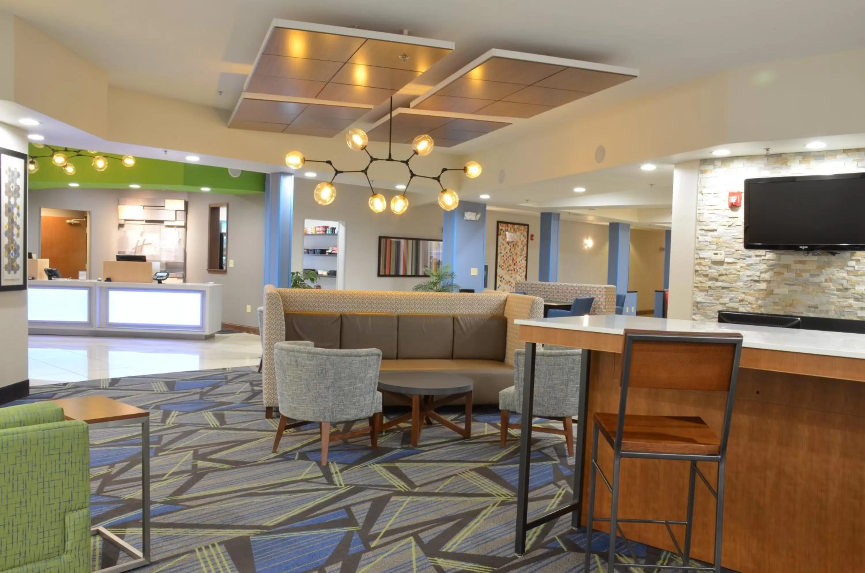 Lobby or reception in Holiday Inn Express- Waterloo/Cedar Falls by IHG