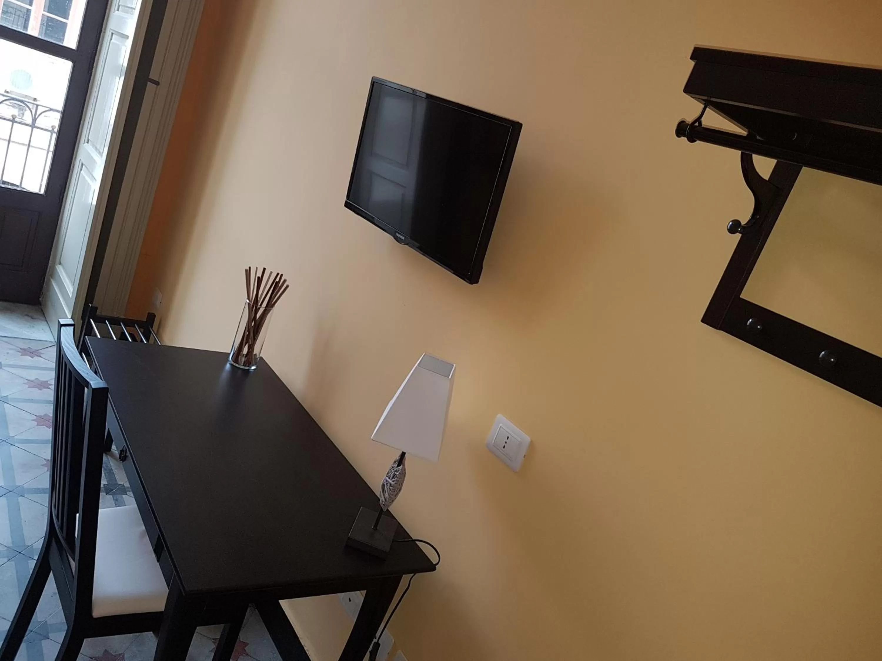 Photo of the whole room in Central Suites Catania