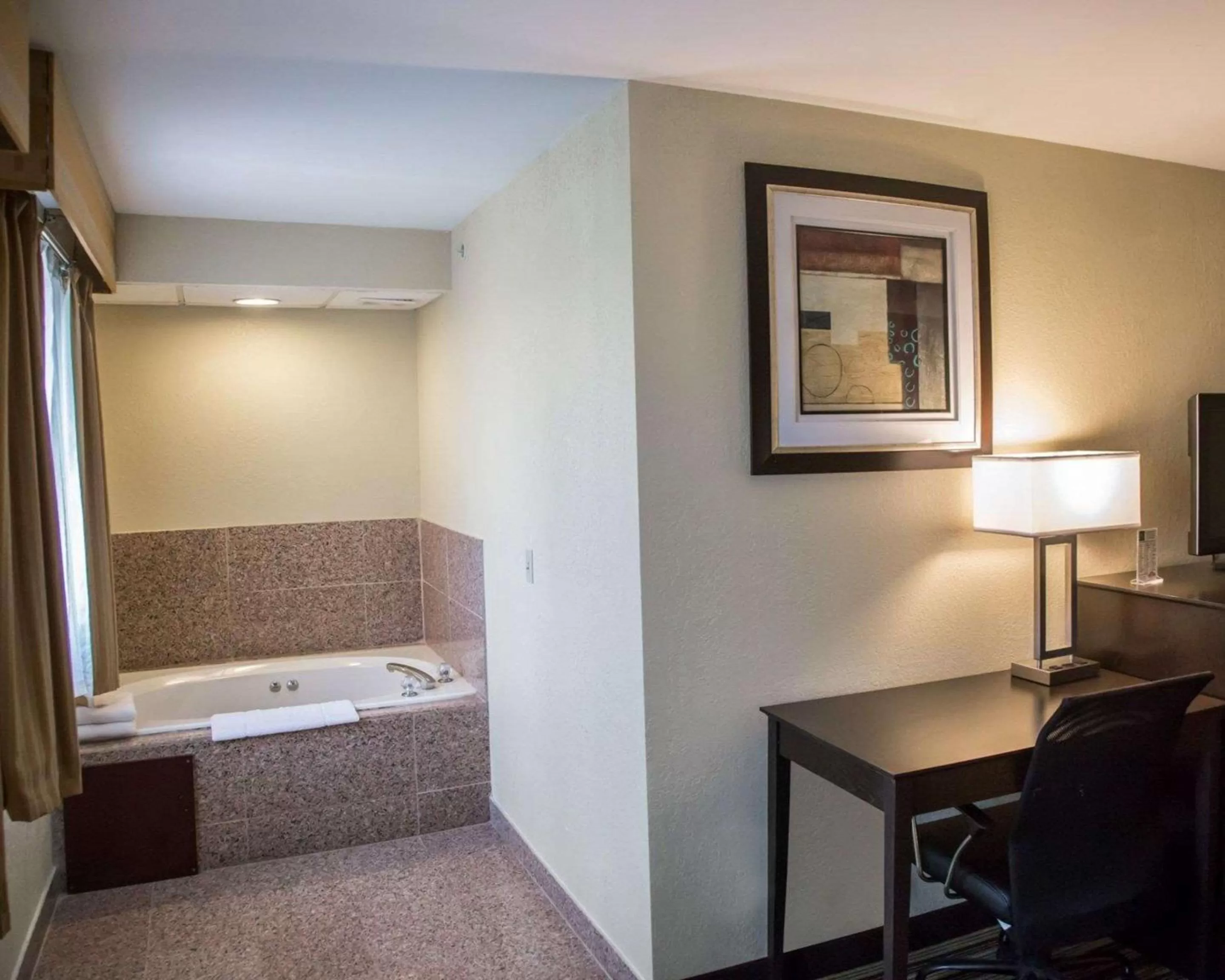 Photo of the whole room, Bed in Quality Inn & Suites Loves Park near Rockford