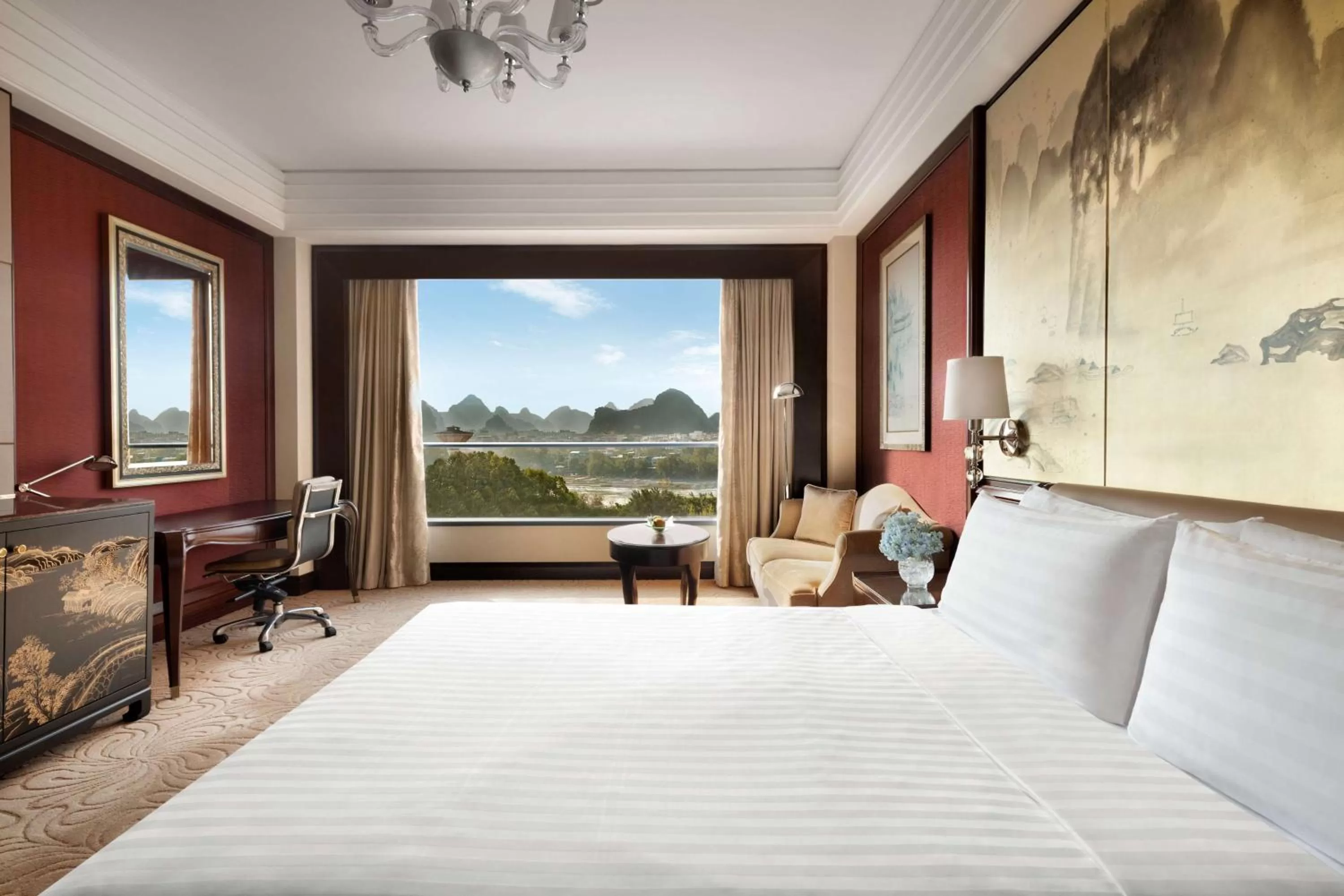 Photo of the whole room, Bed in Shangri-La Guilin