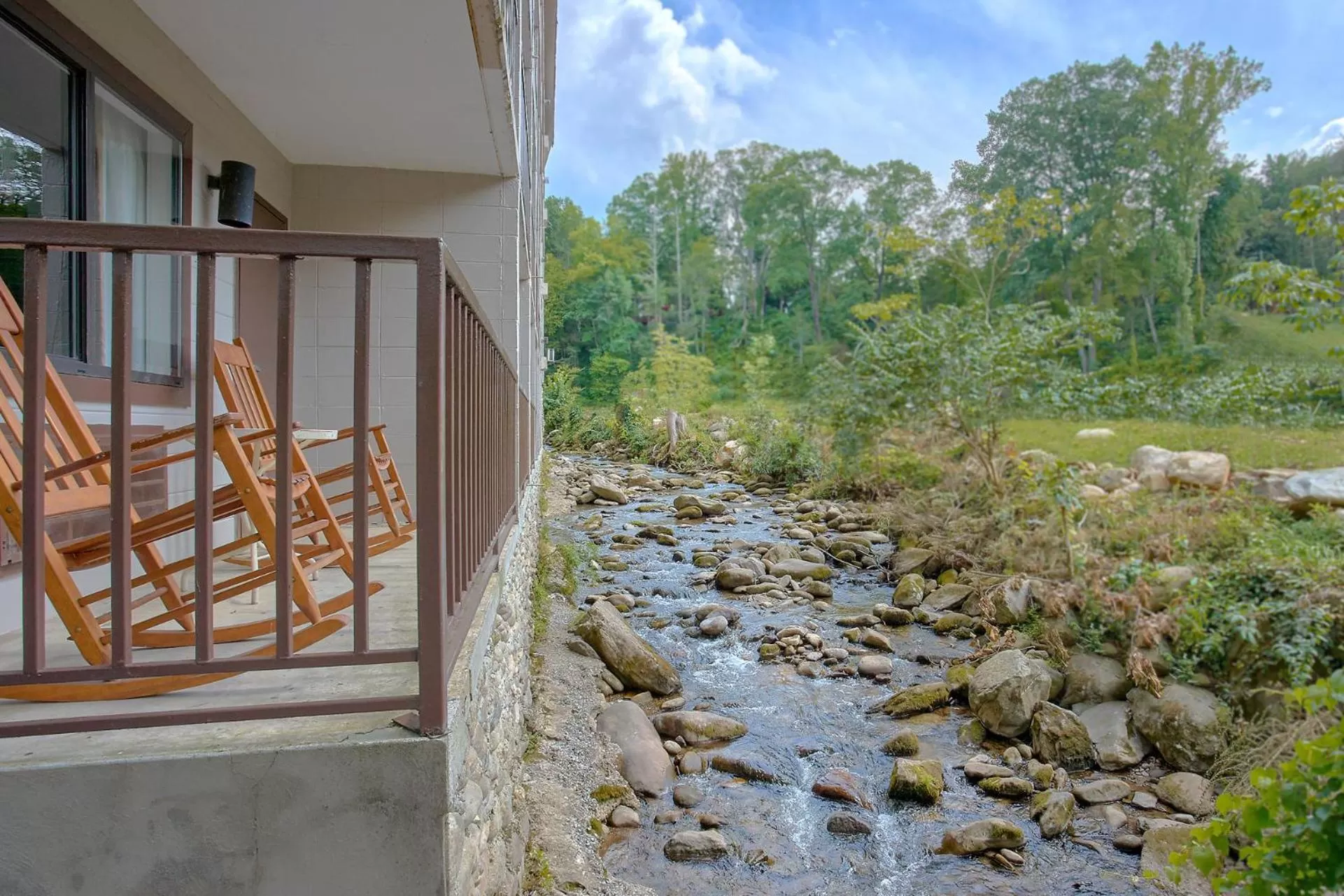 Property building in Sidney James Mountain Lodge
