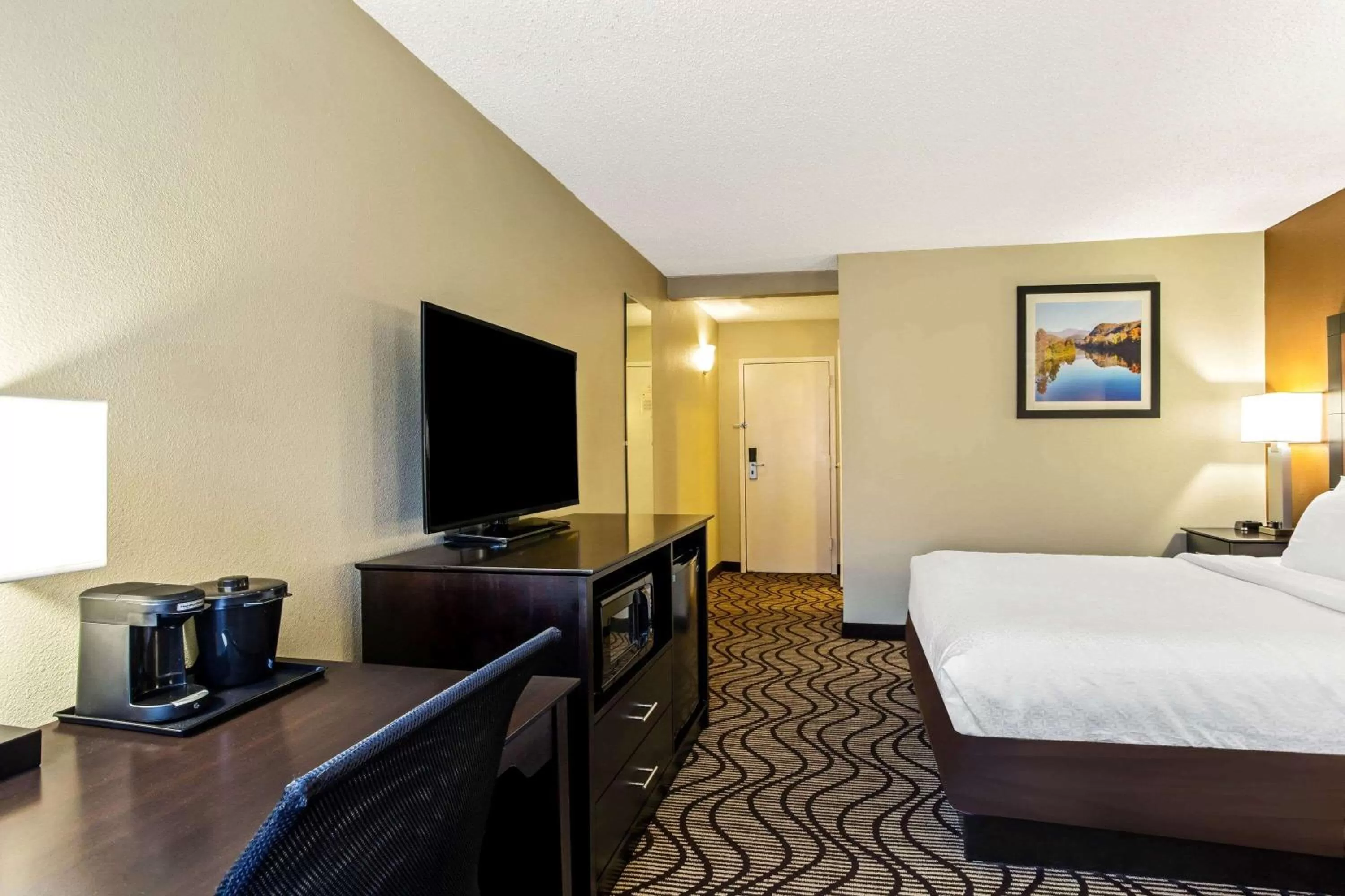 Photo of the whole room, Bed in La Quinta by Wyndham Wytheville