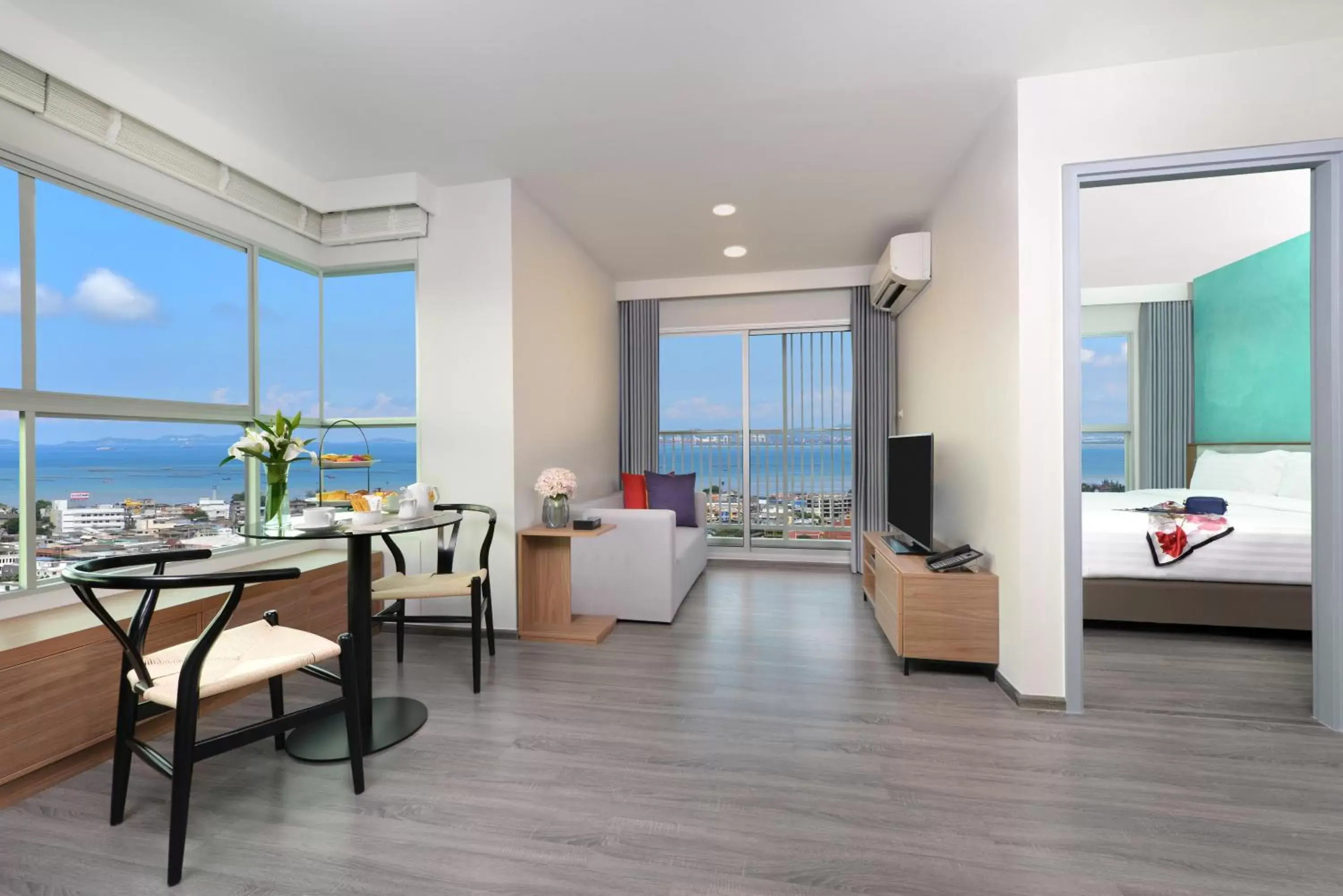 Standard Triple Room in Centre Point Prime Hotel Pattaya Standard Triple Room in Centre Point Prime Hotel Pattaya