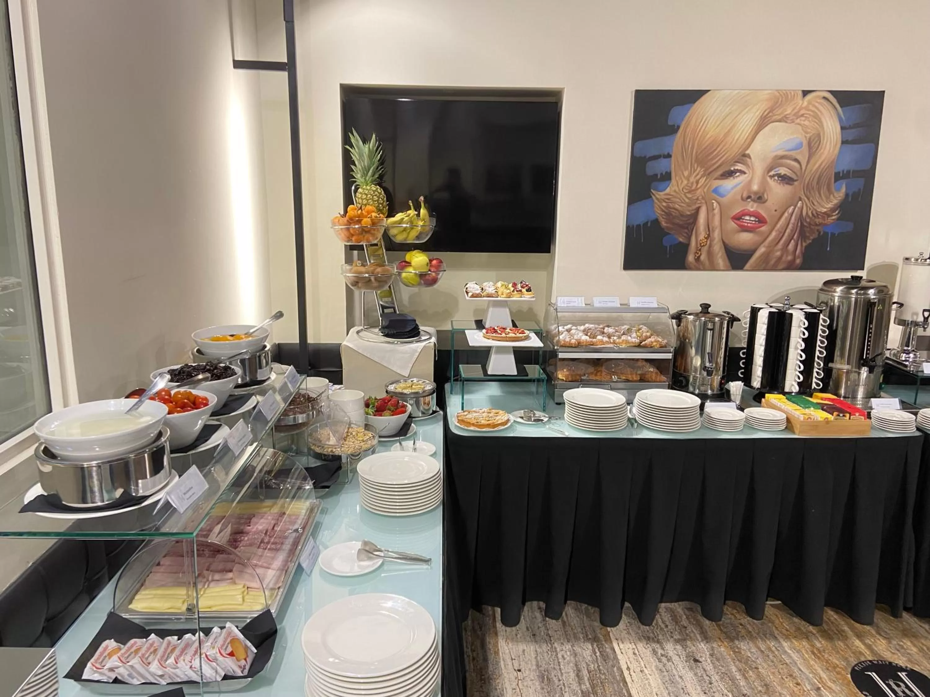 Breakfast in Hotel Romano House