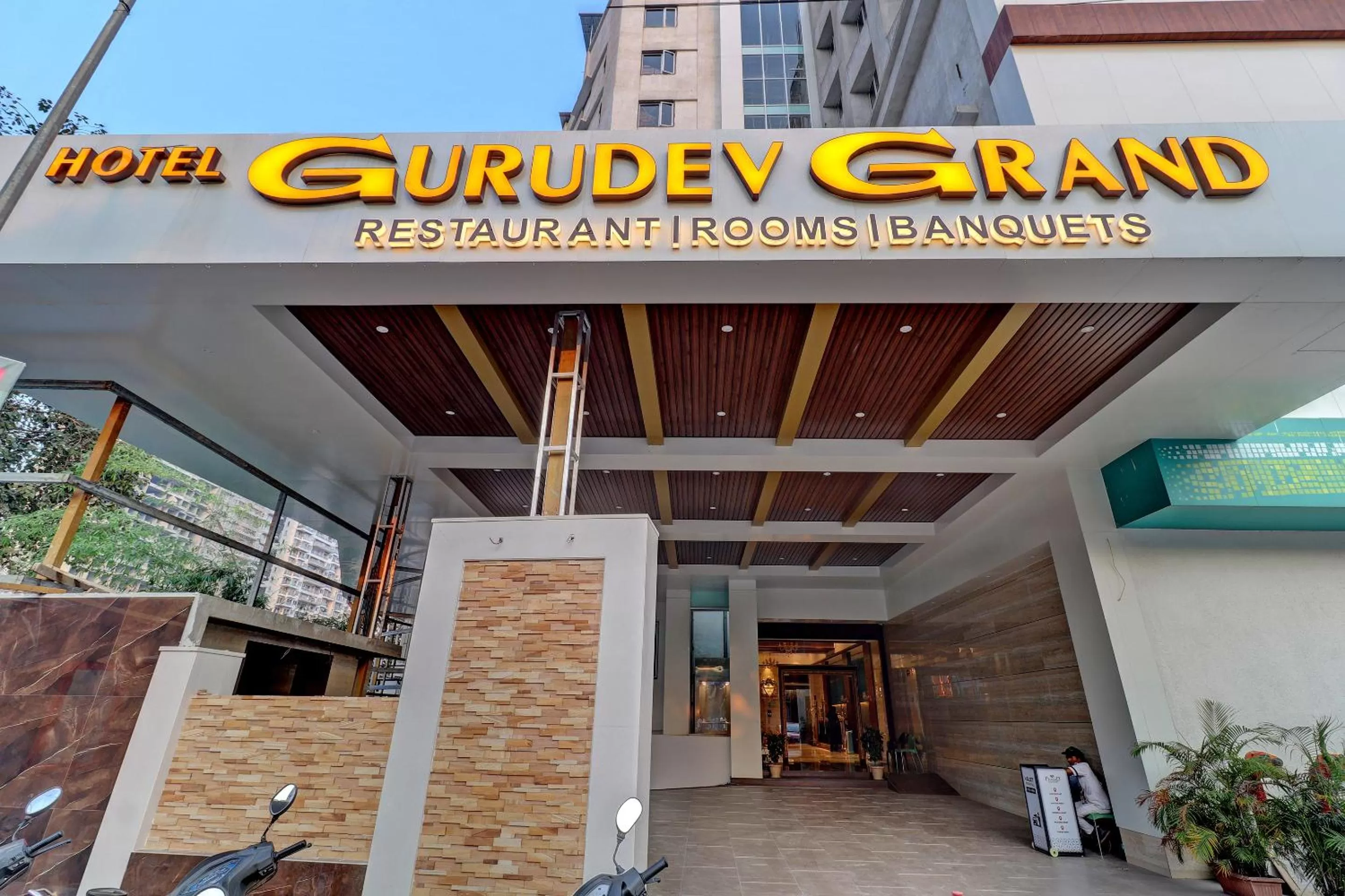 Facade/entrance in Hotel Gurudev Grand