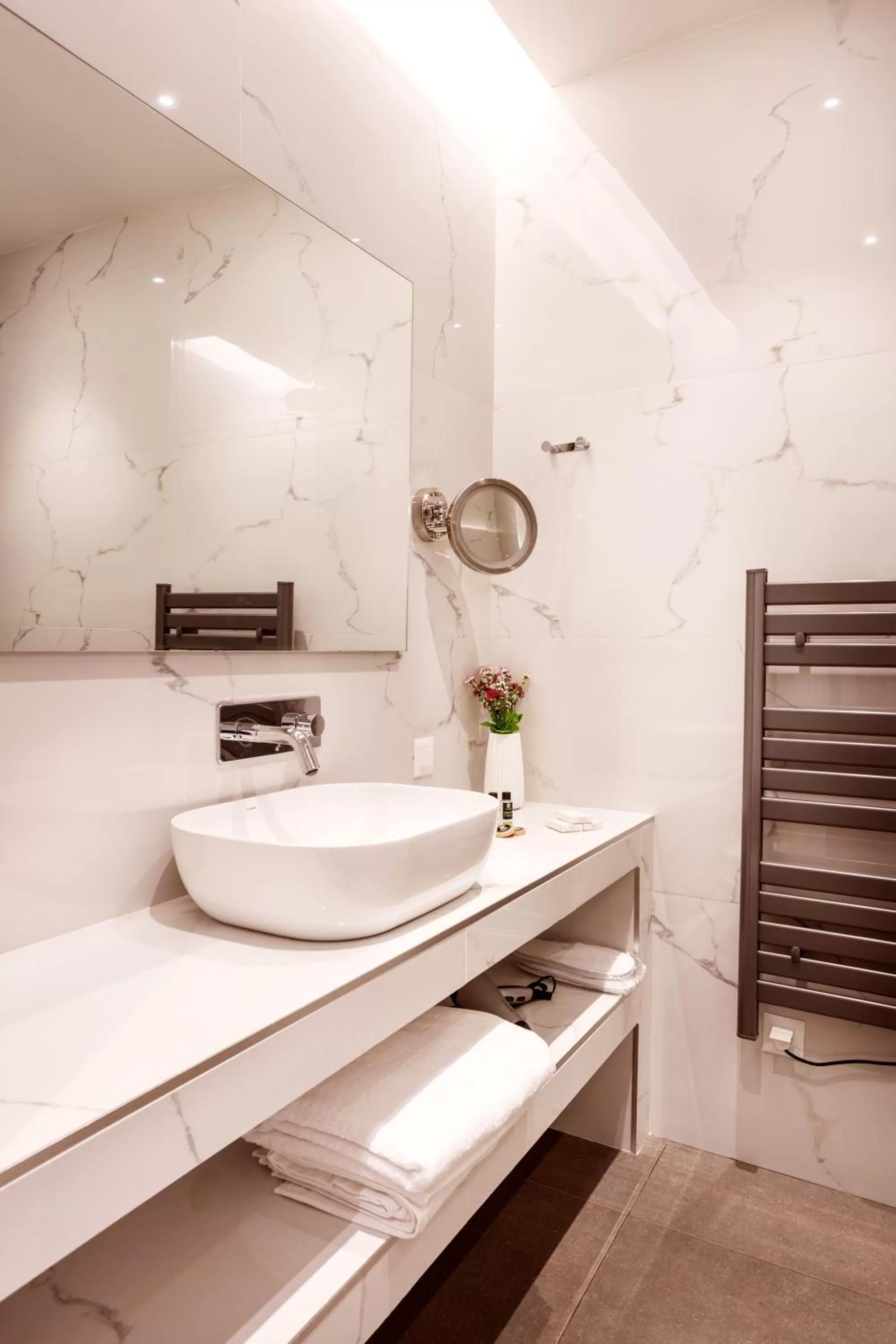 Bathroom in DAYS City Suites Athens