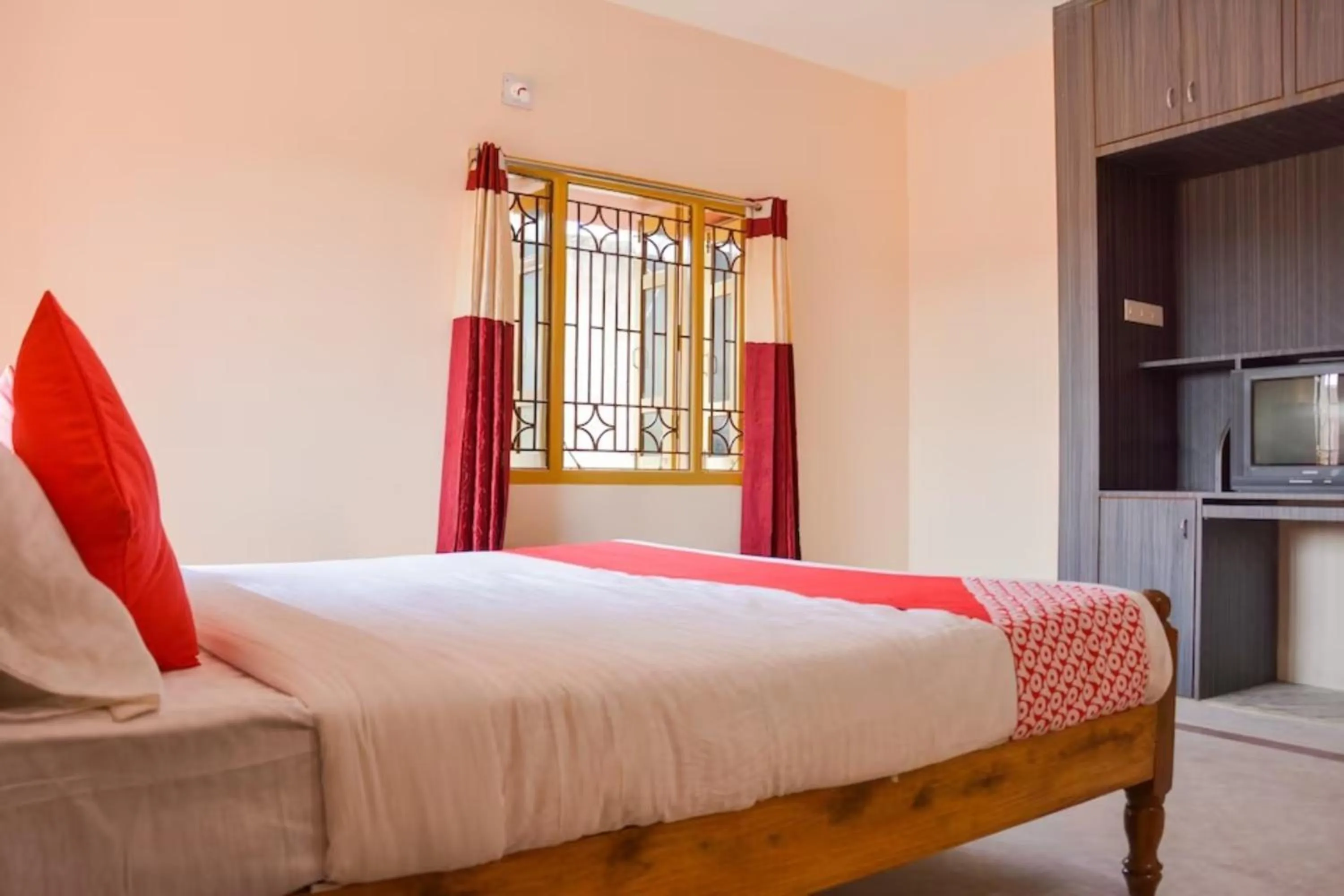Bed in Goroomgo Caroline Homestay Bhubaneswar
