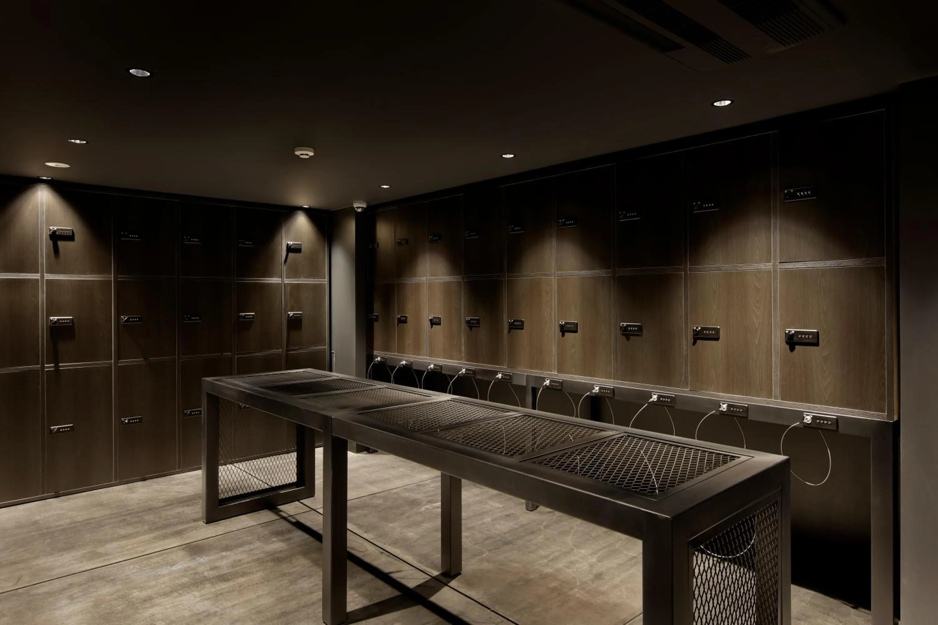 microwave in Piece Hostel Sanjo