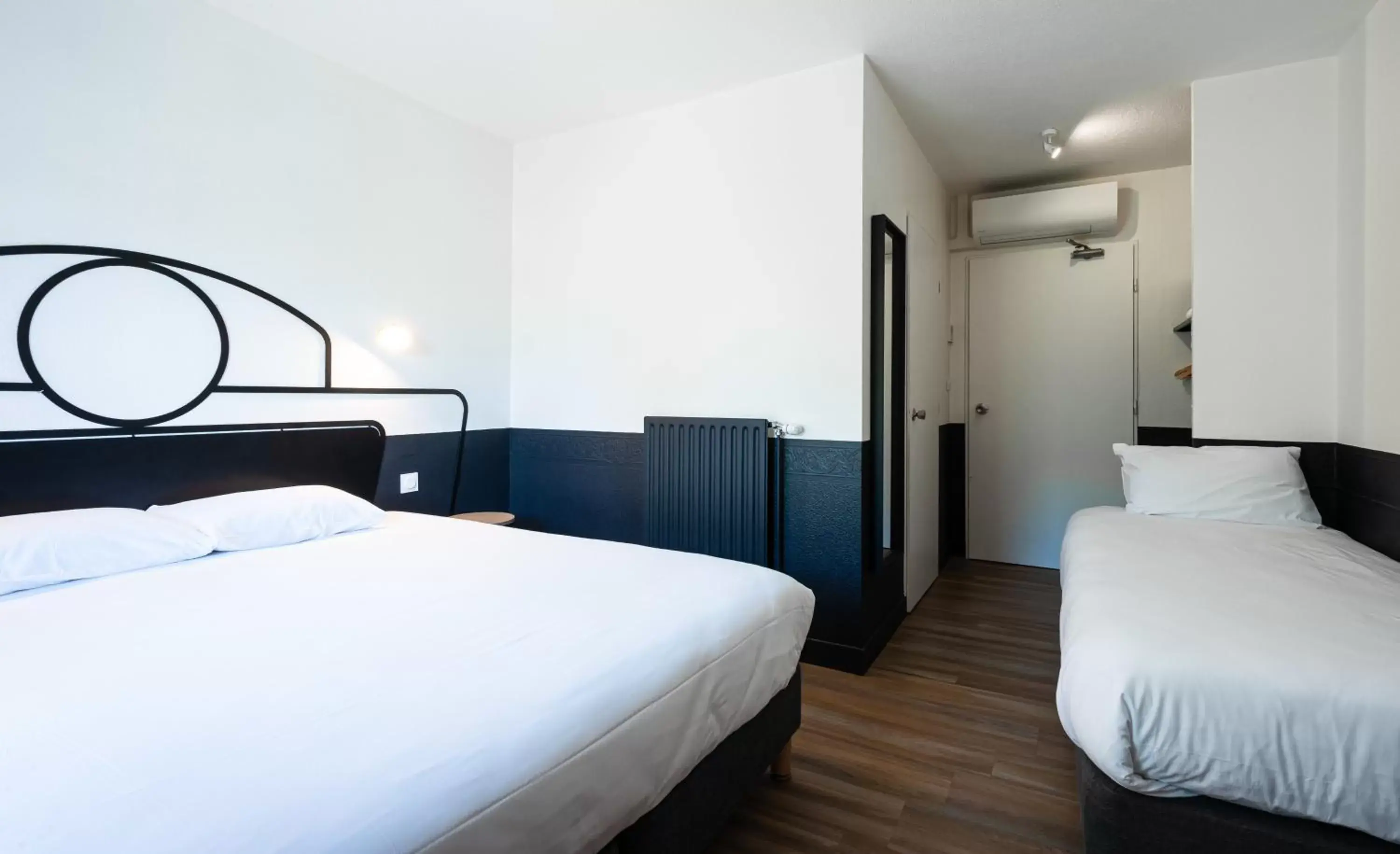 Triple Room with One Double Bed and One Single Bed in Kyriad Nuits Saint Georges Dijon Sud Triple Room with One Double Bed and One Single Bed in Kyriad Nuits Saint Georges Dijon Sud