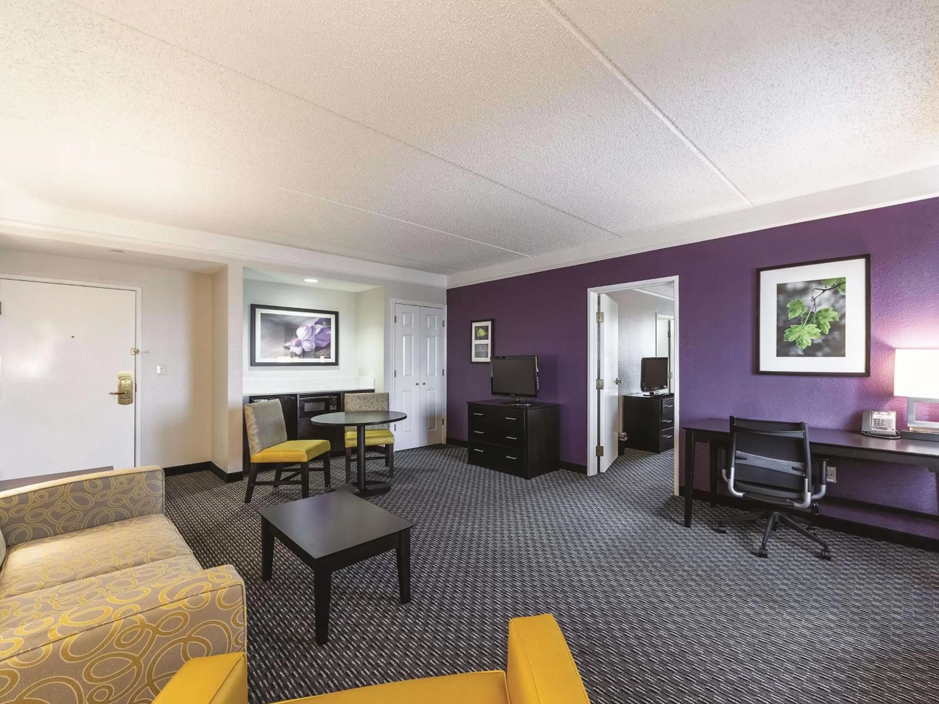 King Suite with Spa Bath in La Quinta Inn & Suites by Wyndham San Antonio Downtown