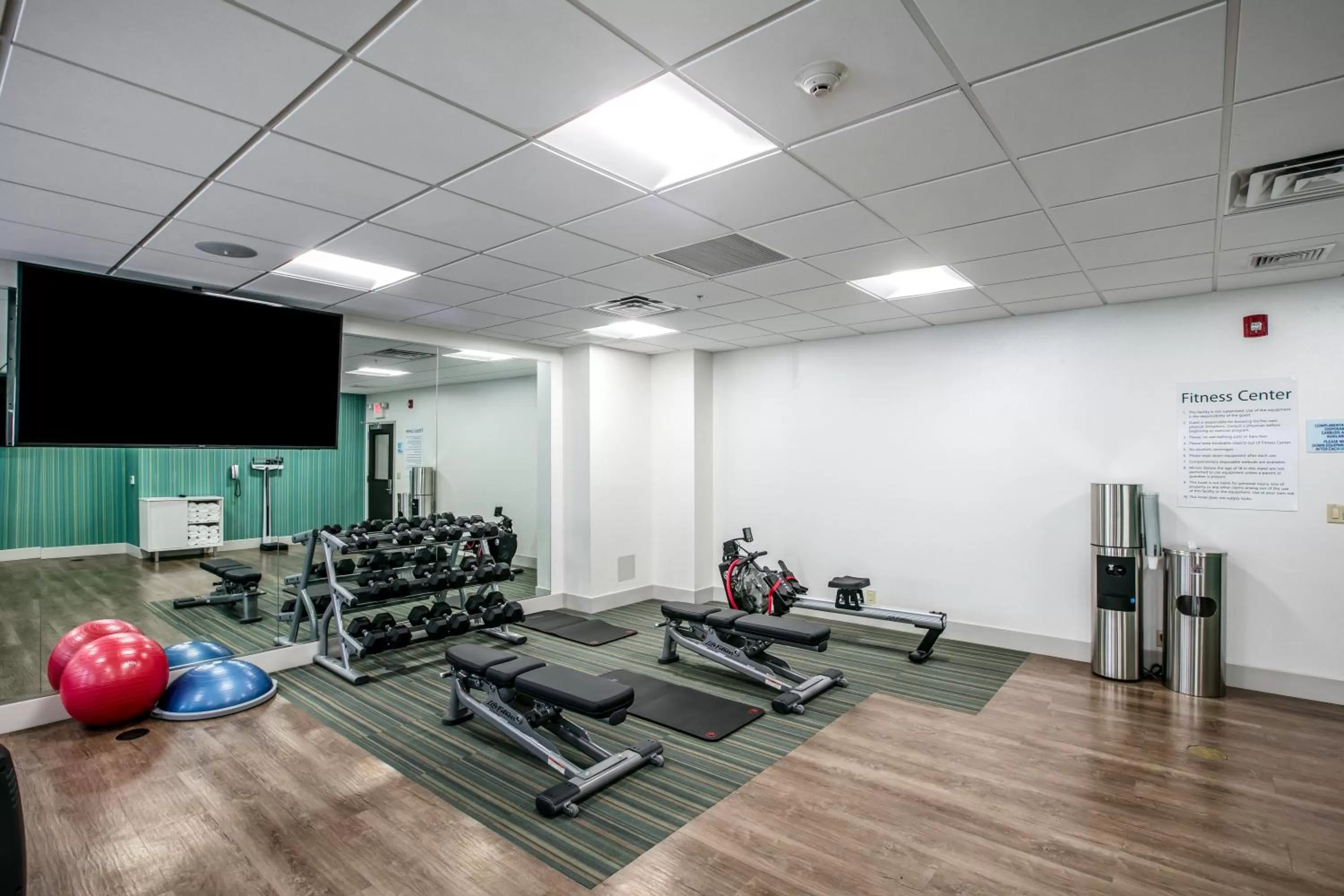 Fitness centre/facilities in Holiday Inn Express & Suites Jersey City North - Hoboken by IHG