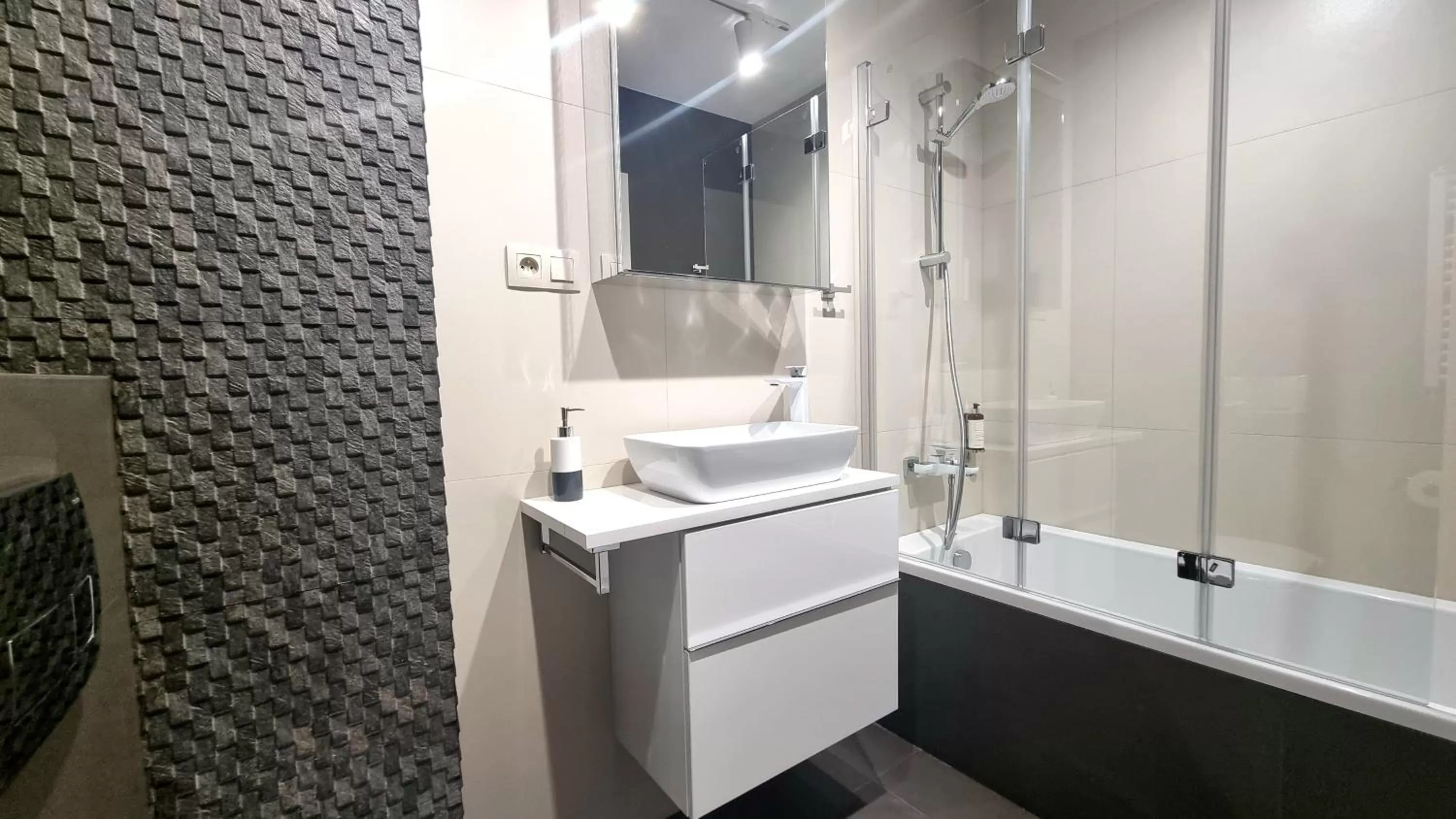 Bathroom in NOOK NOOK Apartments Bytkowska 103