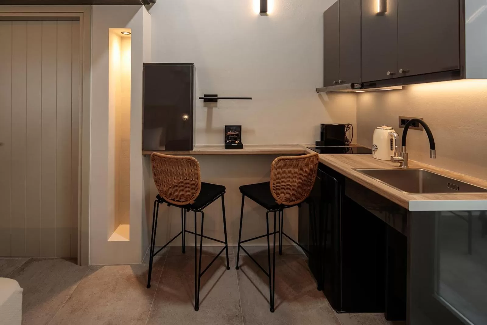 Coffee/tea facilities in "Makava Suites" Your Luxe Urban Sanctuary